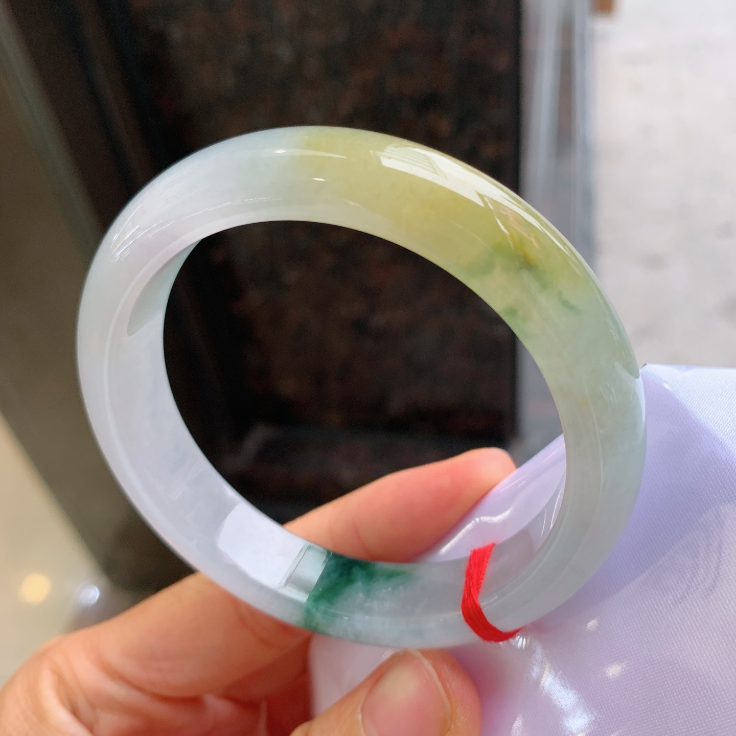 正圈冰种黄翡飘花，无裂，尺寸：58.6/13/8.8，特色料子