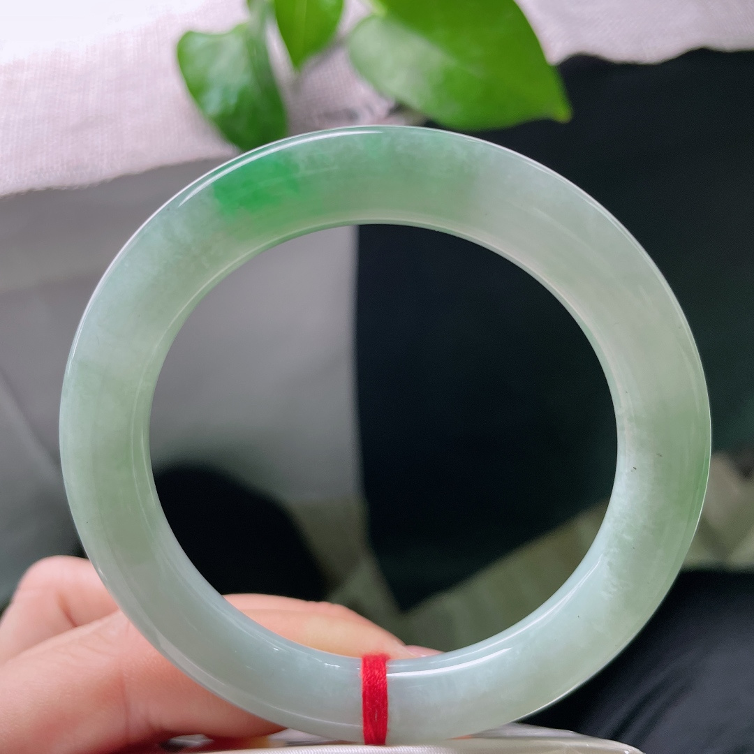 55.8/9.8，飘绿圆条，温柔舒展开来，举手投足尽显优雅，肉质细腻，皮纹，ss57335a
