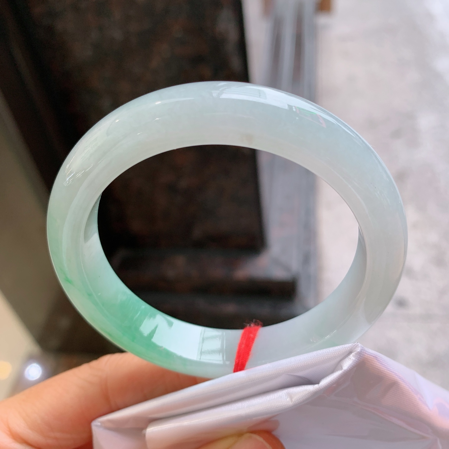 正圈飘绿，有纹，尺寸57.3/12.5/9，版型好