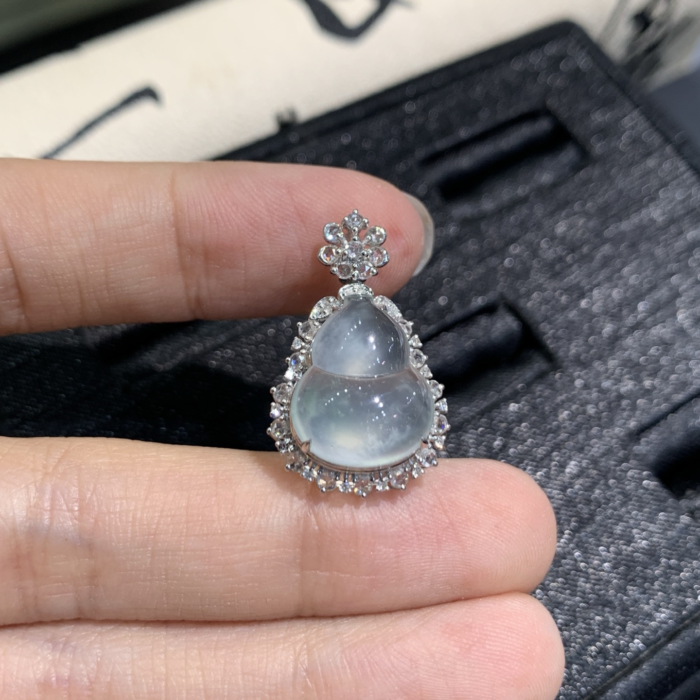 🩷0508🩷🧧，葫芦，胖嘟嘟，18K真金真钻镶嵌:25/15.6/9.9，裸石:14.3/11.8/5.5