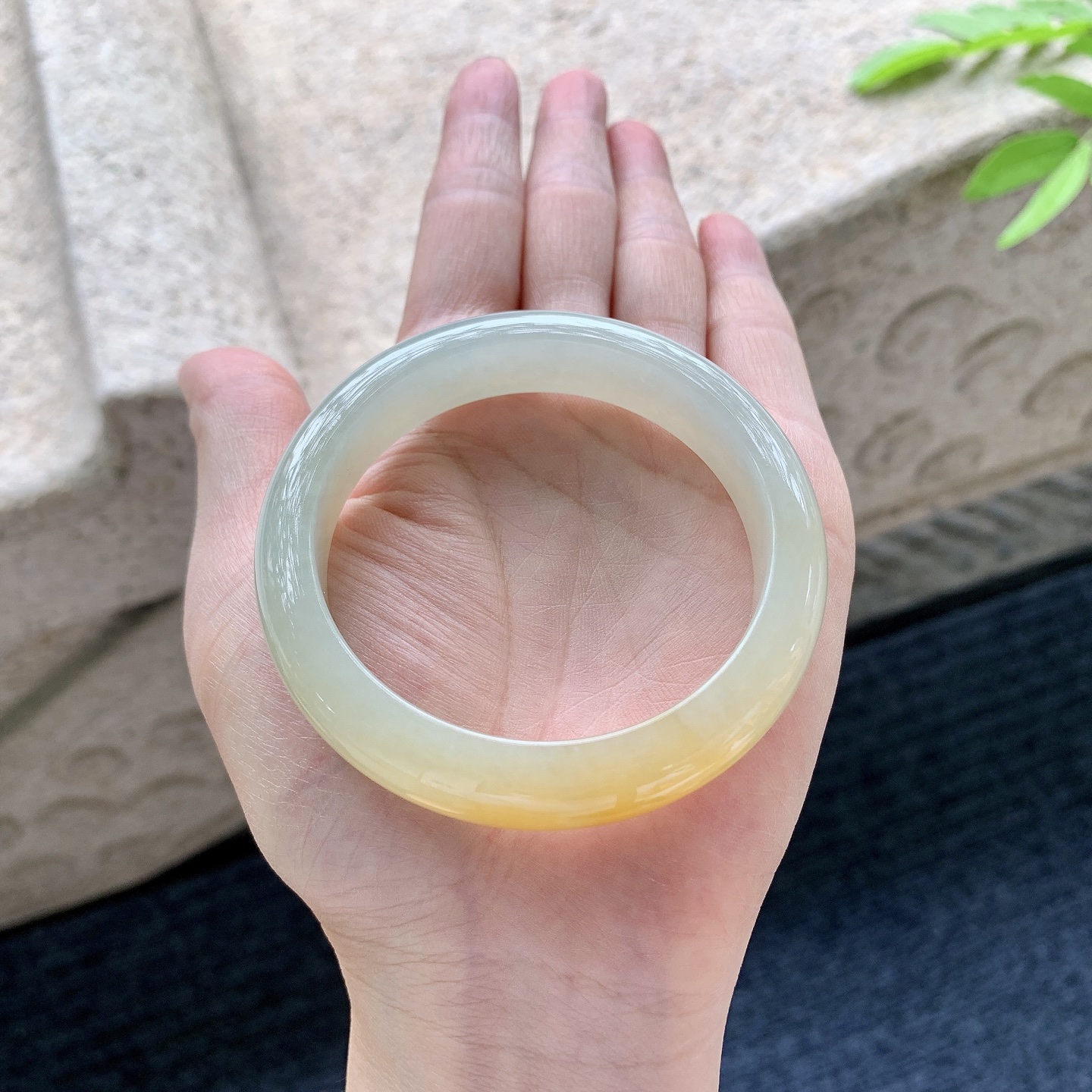 正圈53 54 圈口54.3/12/8 编码J7050956 细糯黄翡，水润，种老，细腻，打灯有棉线