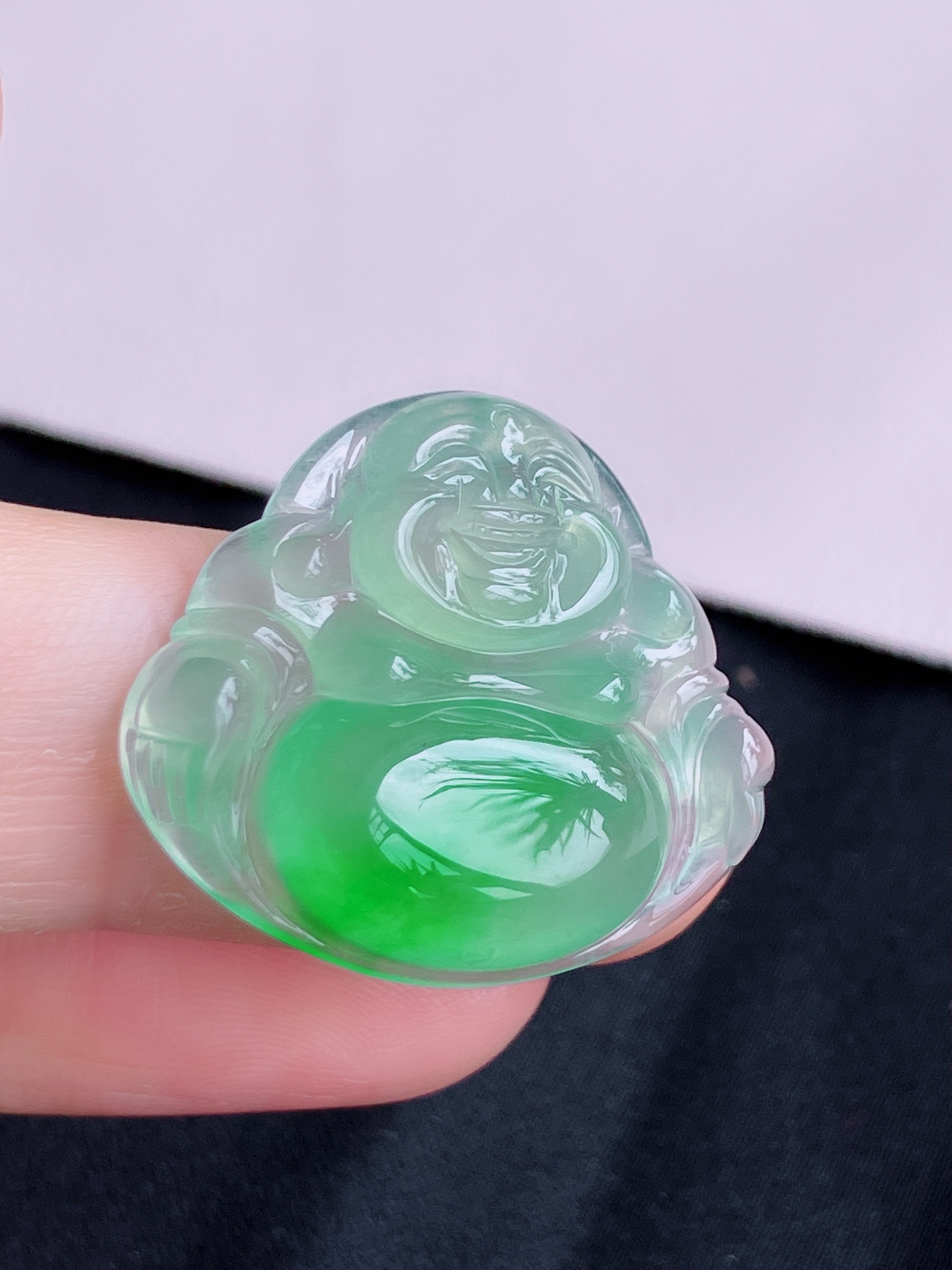 ️翠绿弥勒佛，晶莹剔透，色美清爽。尺寸27/23.6/5.8/自然光实拍