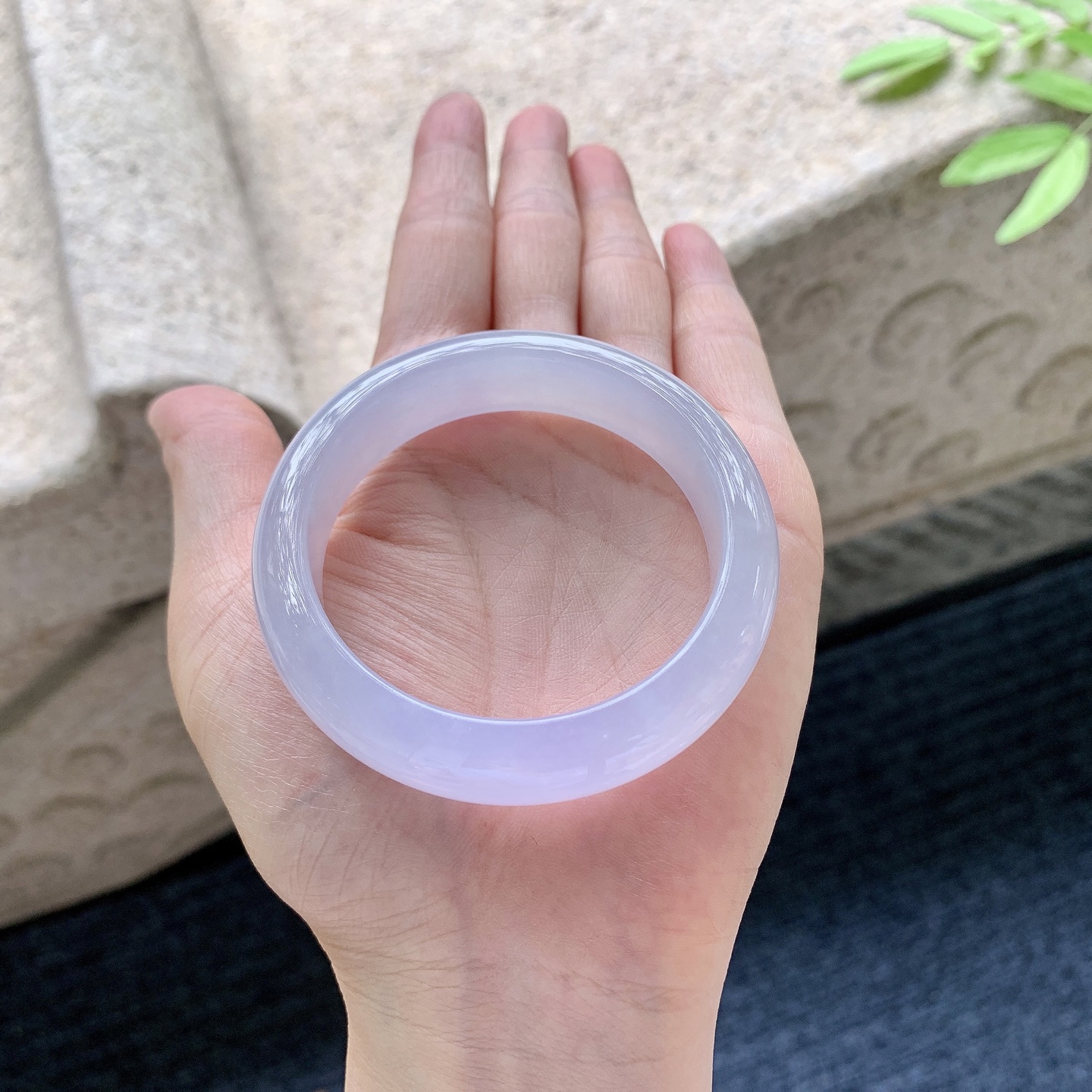 正圈51 52【圈口】51/13.3/8【编码】GF050962【描述】糯冰，水润，种老，细腻，打灯
