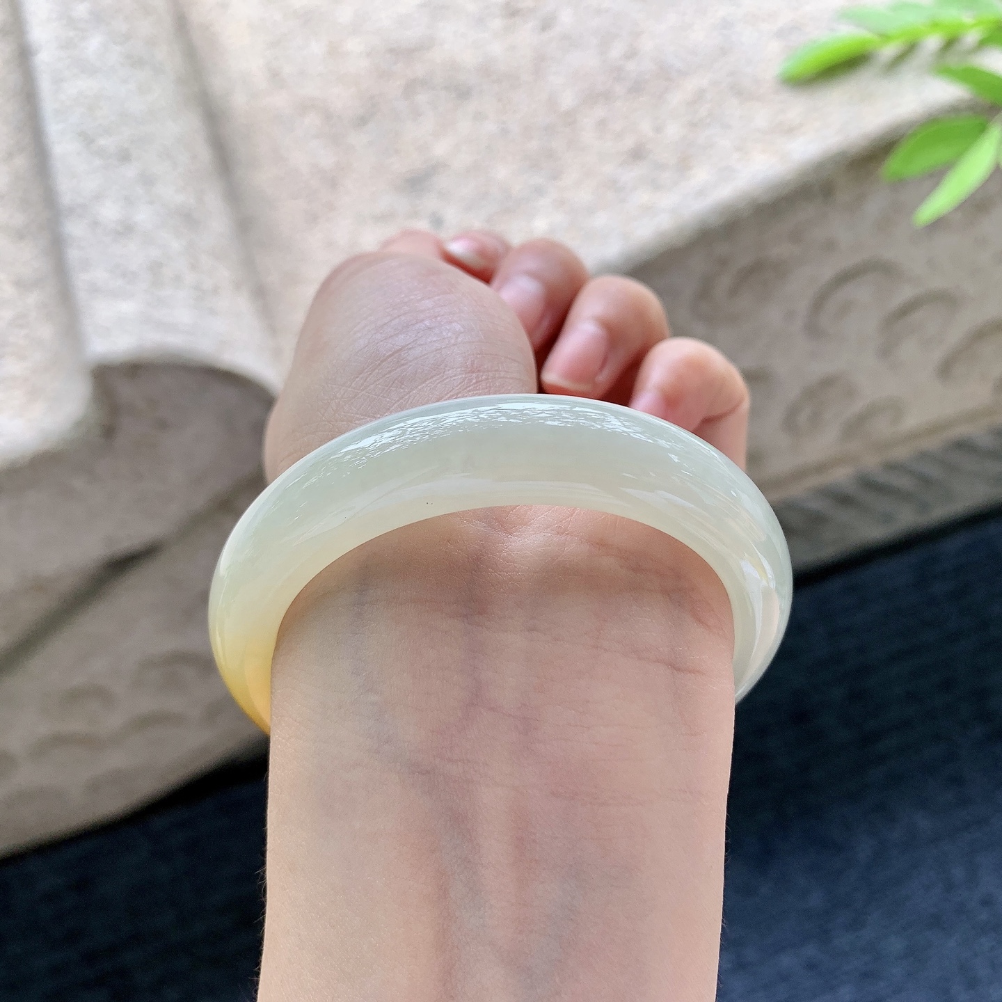 正圈53 54 圈口54.3/12/8 编码J7050956 细糯黄翡，水润，种老，细腻，打灯有棉线