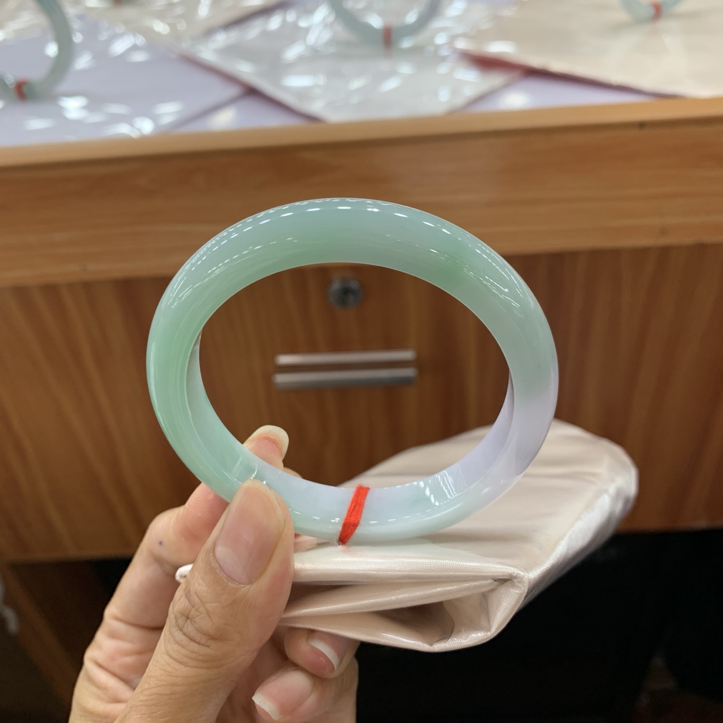 051007XY 湖水绿半山水正圈翡翠手镯 57.5-10.4-8.2