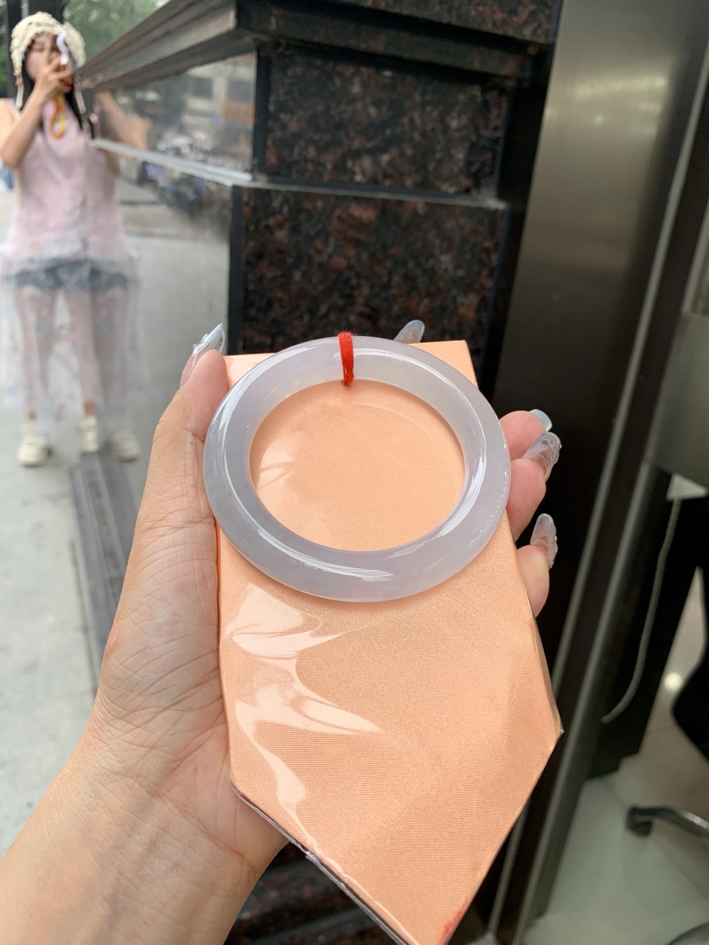 白冰圆条 57.7-11.9-12.2 0509-N470-1 无裂，底妆冰润，一腕清透，不挑肤色年龄，时尚简约，无色亦动人