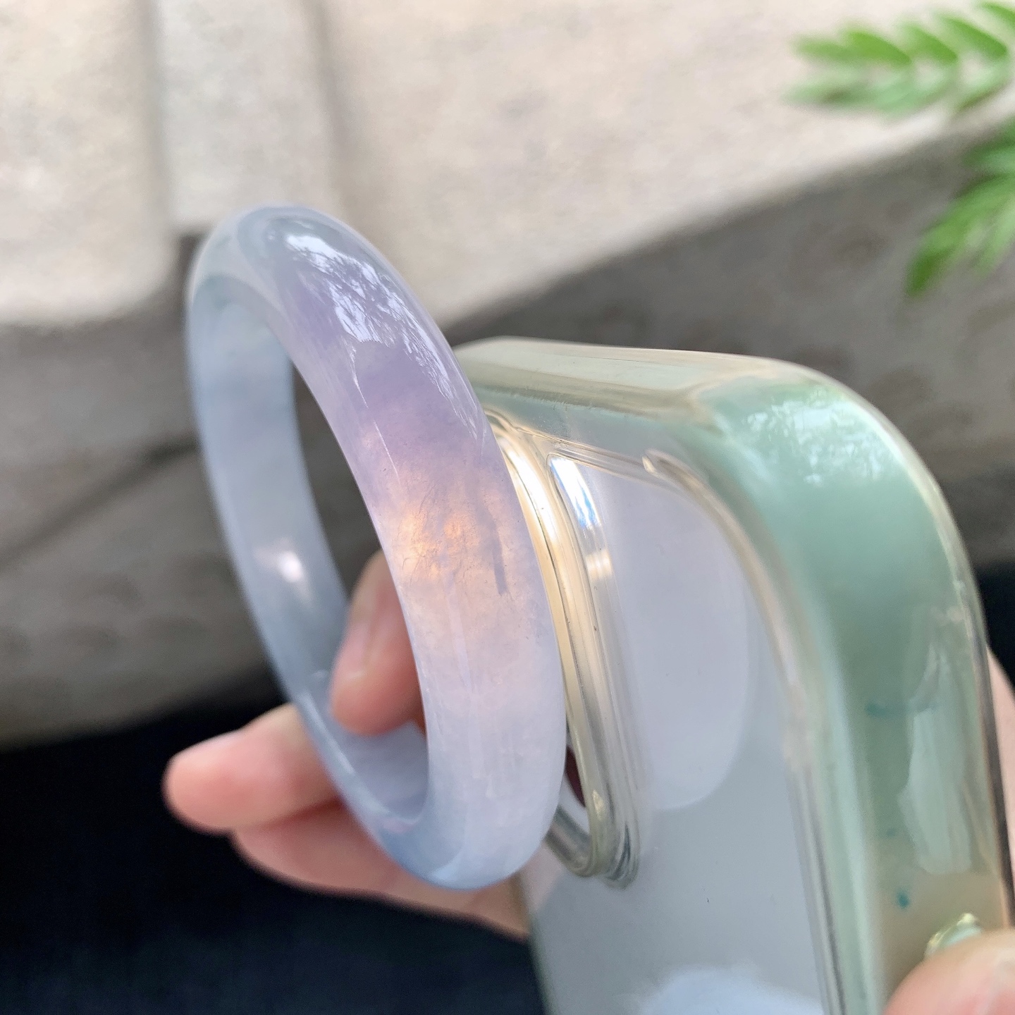 正圈52 53 【圈口】53.8/11/9 【编码】C5050281 【描述】冰糯，水润，种老，细腻，打灯有絮线