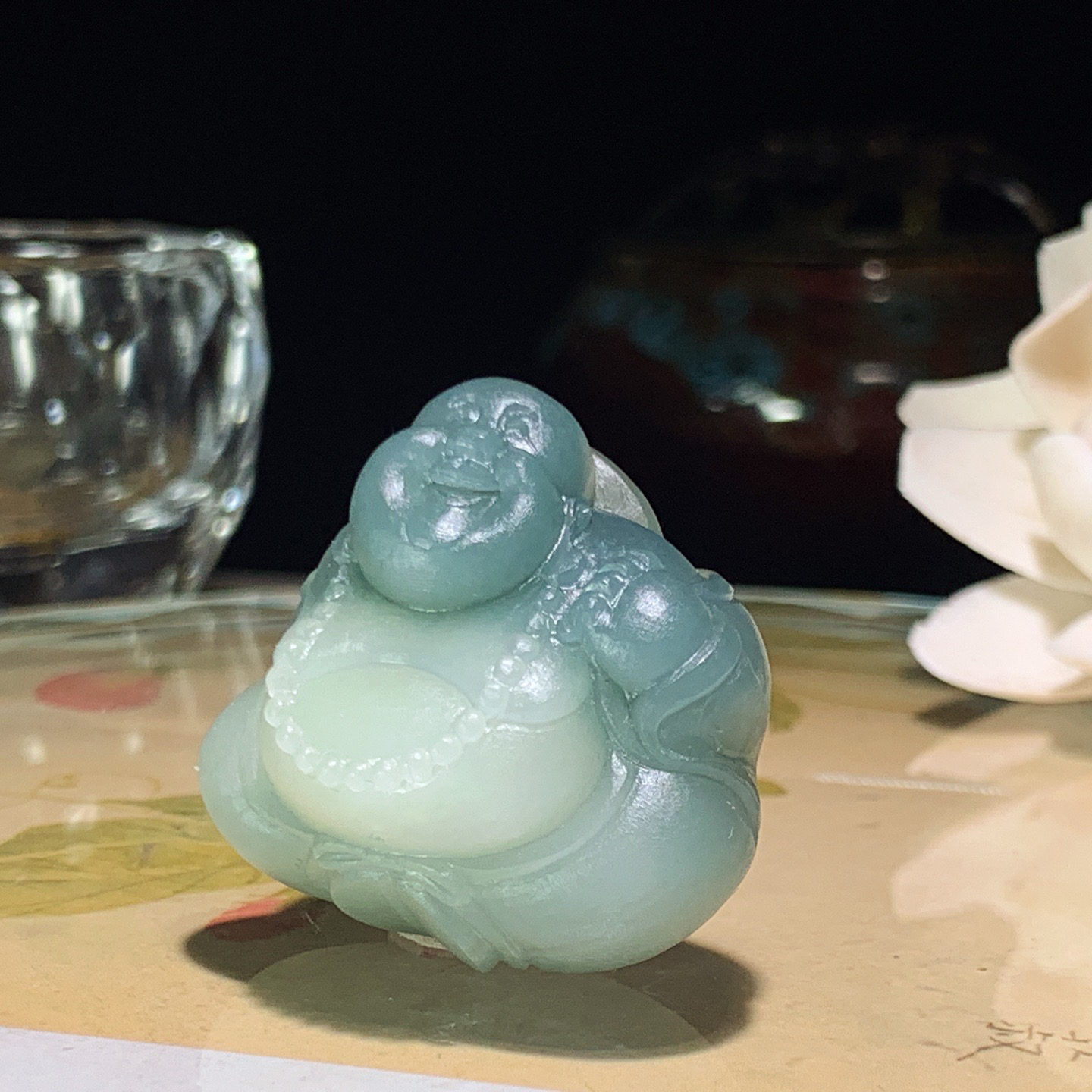 新疆和田玉白加蓝翠佛引福来挂件。尺寸32/35/21重30.5克。玉质细腻油润。手推出油。佩戴高端典雅。lt260509