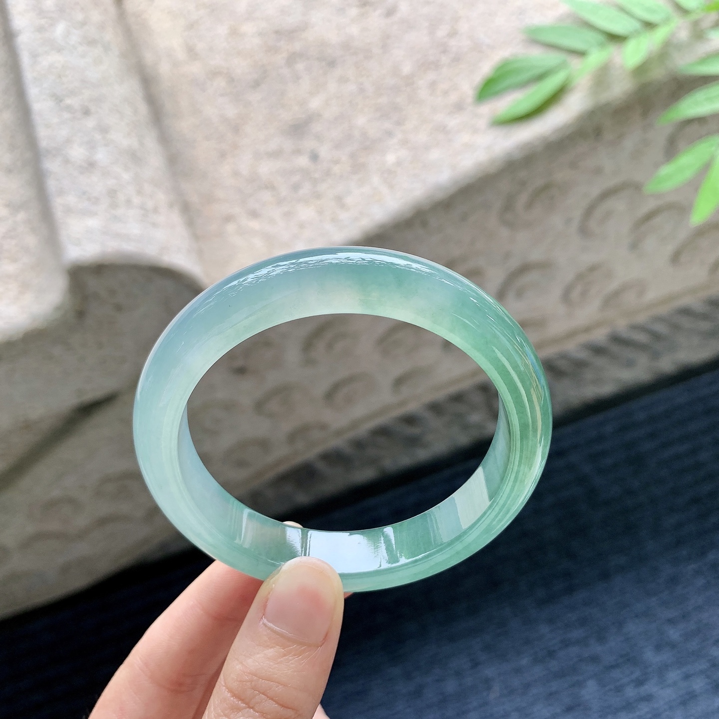 正圈55 56 圈口56.6/12/8 编码GL051029 冰糯油绿，水润，种老，细腻，无裂