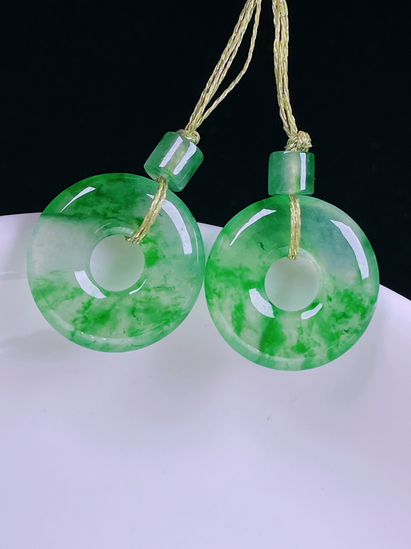 ️冰绿耳坠，老种起光，细底通透，尺寸：15.8/3.2mm0509