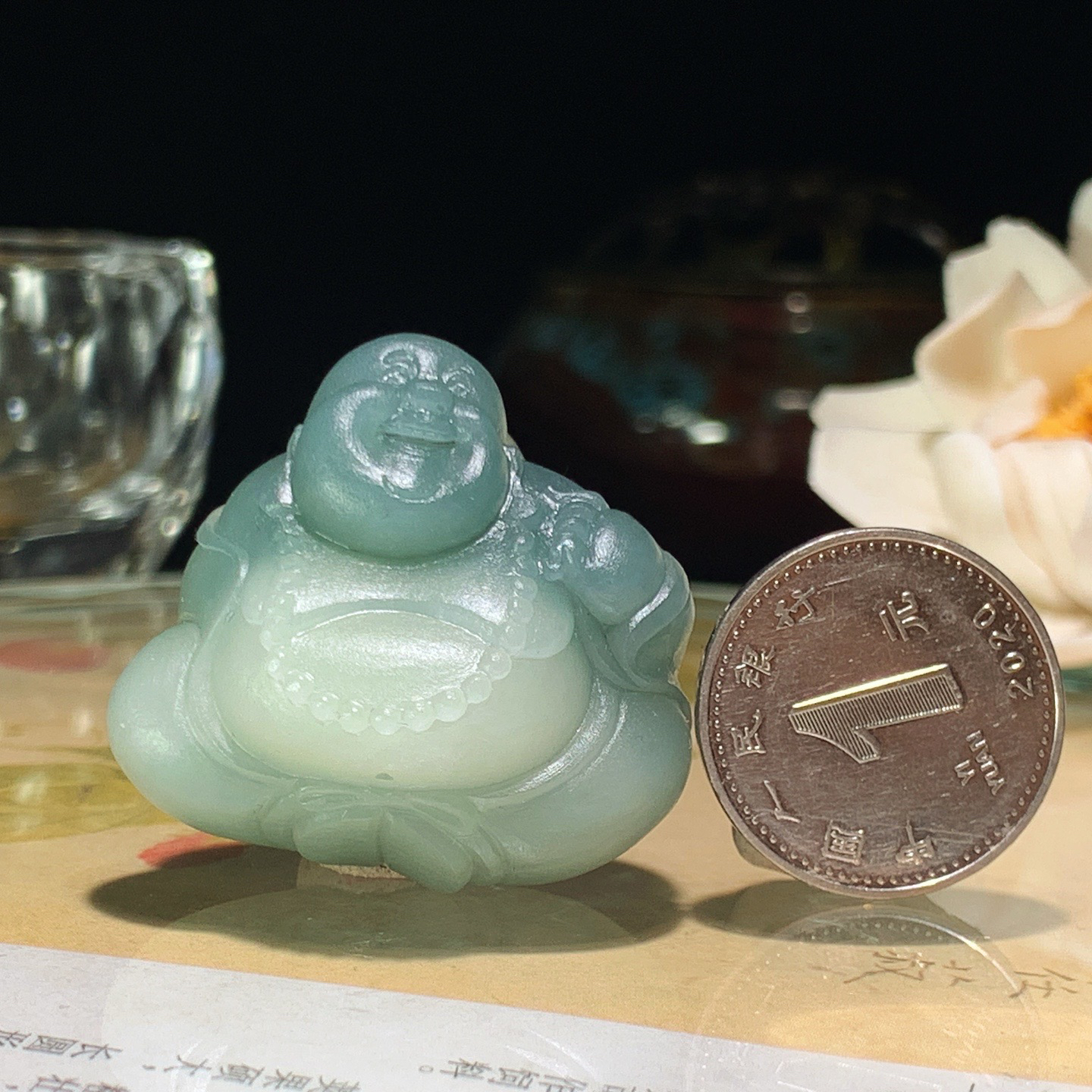 新疆和田玉白加蓝翠佛引福来挂件。尺寸32/35/21重30.5克。玉质细腻油润。手推出油。佩戴高端典雅。lt260509