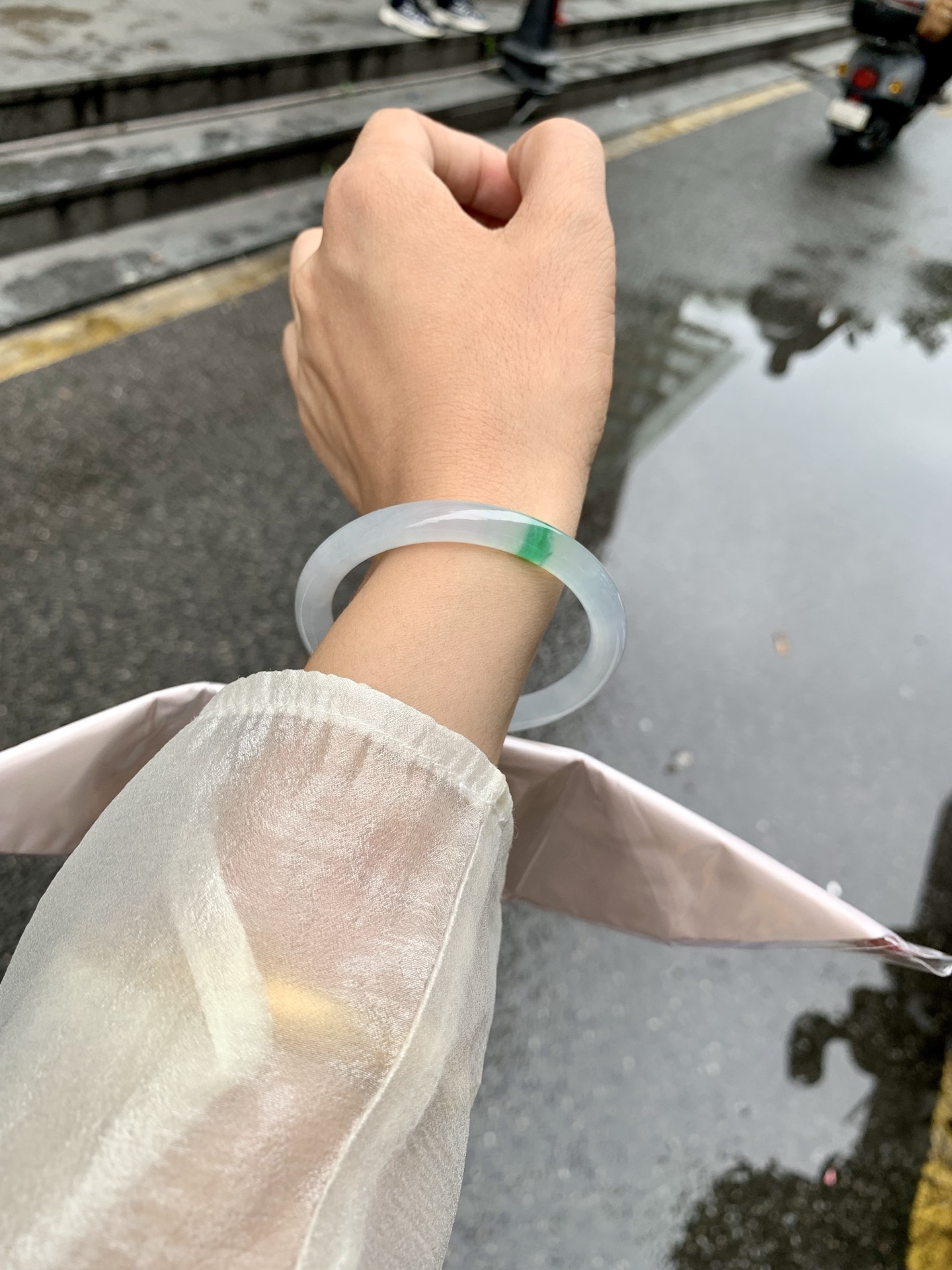 冰飘绿美人条 51.5-7-7.1 0509-75766 无裂，底妆冰透起光，清爽的底子飘两抹绿花，鲜活而灵动，犹如新冒的嫩芽，艳丽惹人