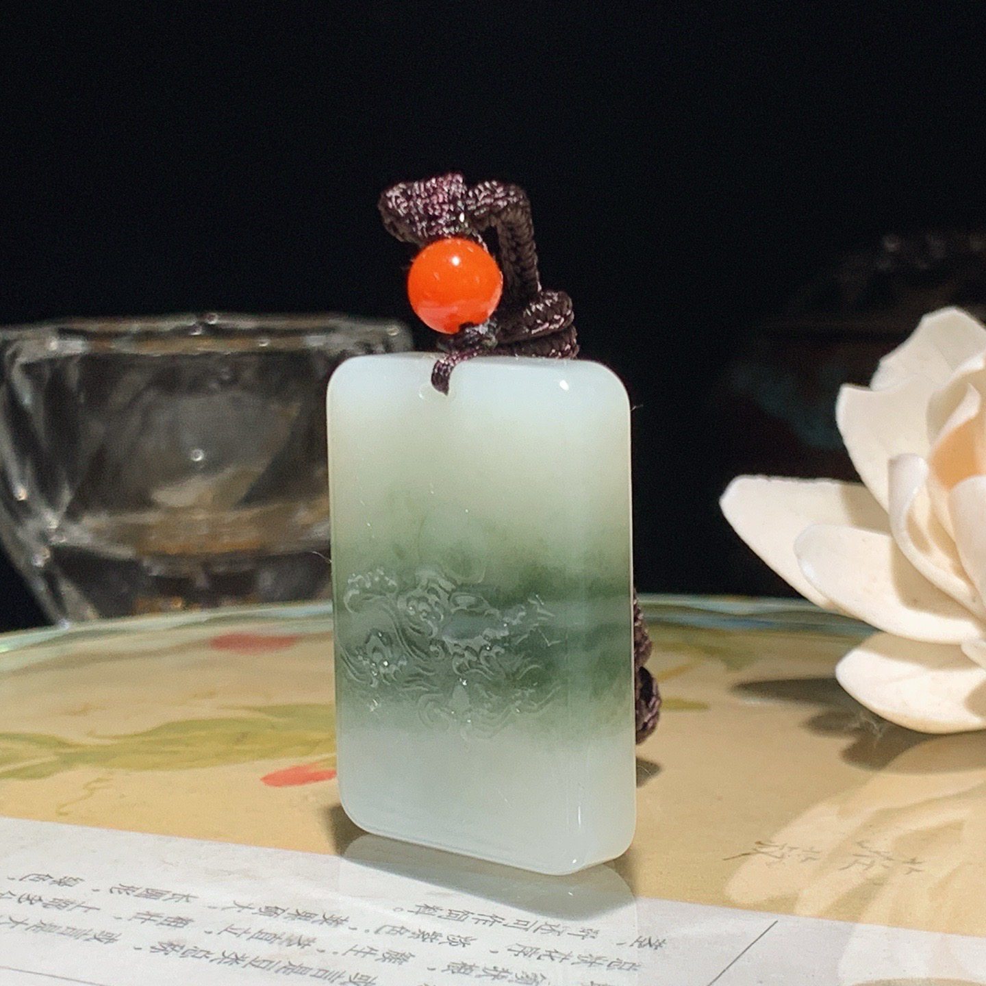 新疆和田玉蓝翠旭日东升挂件。尺寸38/26/8！玉质细腻油润。手推出油。佩戴高端典雅。lt26050