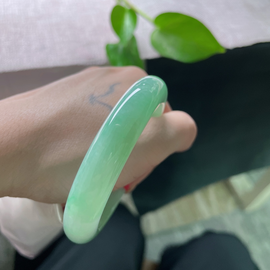 绿底正圈，水润细腻，温婉可人，贵气，皮纹，ss52479a