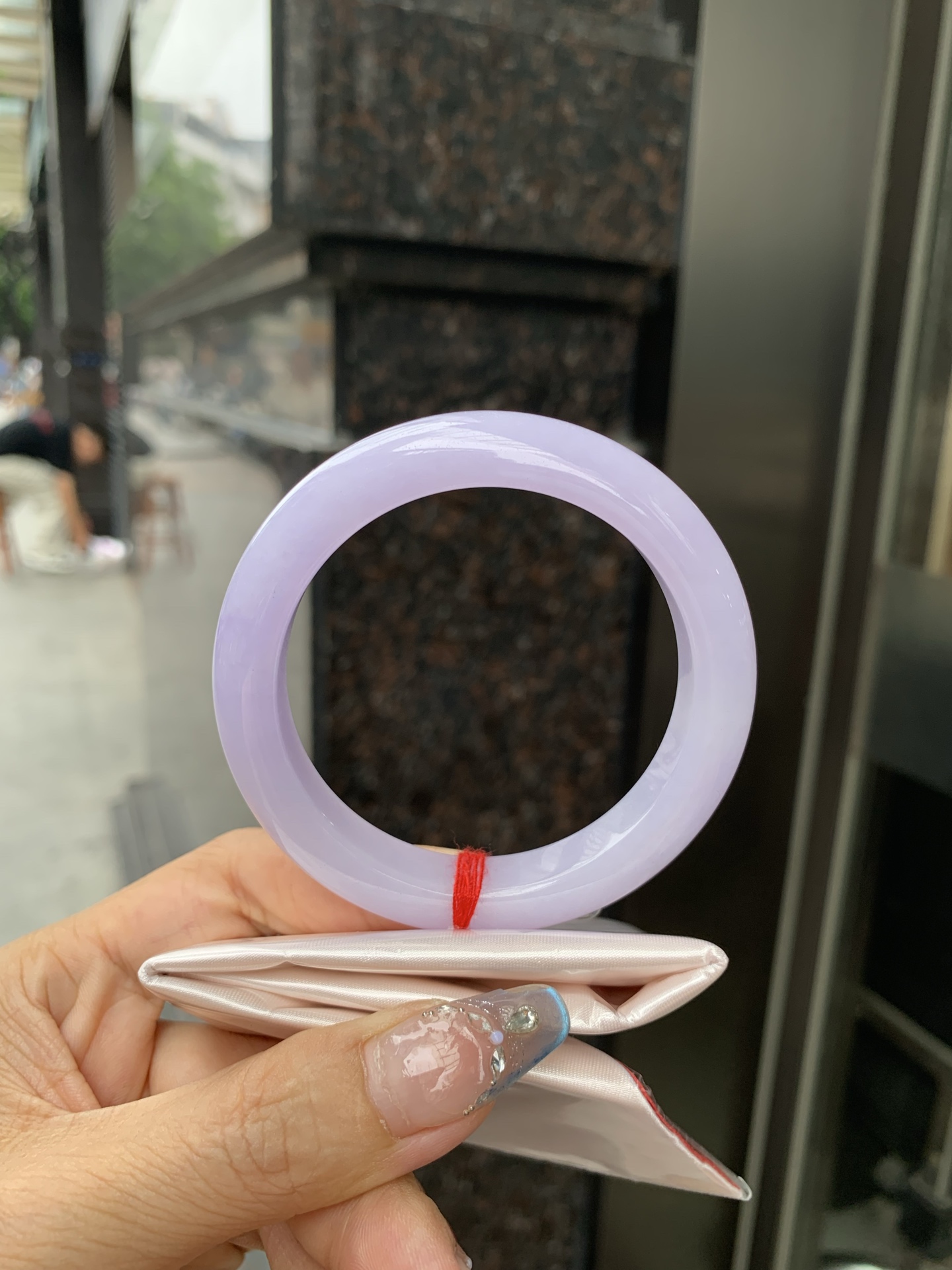 正圈 0509-N666 打灯细纹，底妆水润，满圈吸睛抢眼，浪漫迷人，仙气飘飘，优雅高贵显气质，感满满，满满底色均匀不失色，不同光线不一样视觉感受