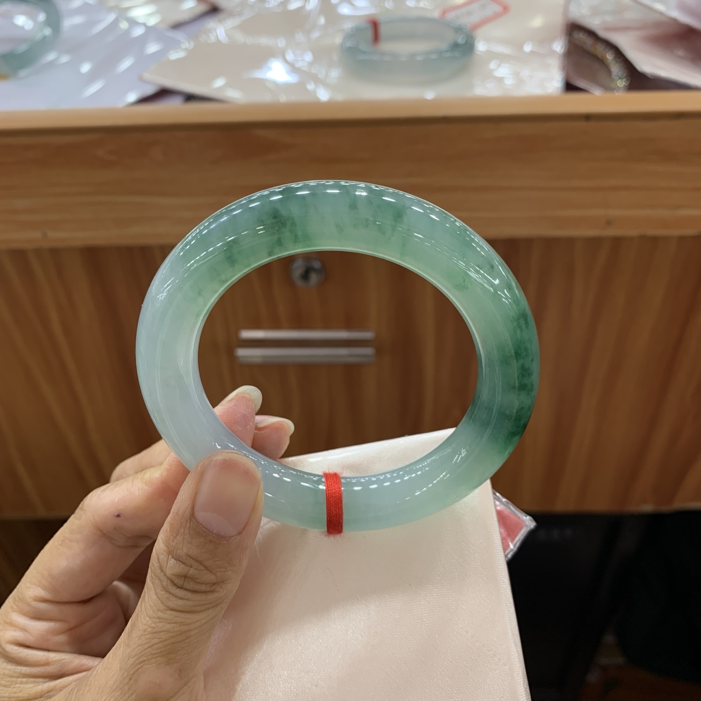 050823CK 冰飘花圆匀翡翠手镯 56-12-11.6