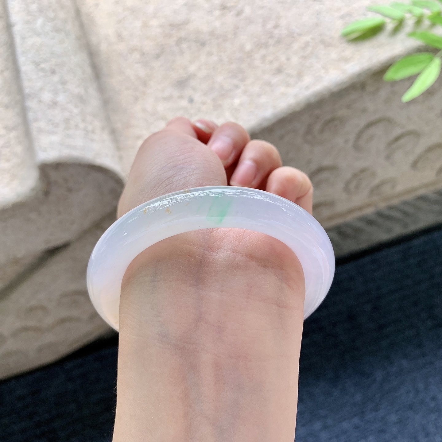 圆条53 54 圈口54/10/10.5 编码BA042402 糯冰三彩，水润，种老，细腻，打灯有纹线