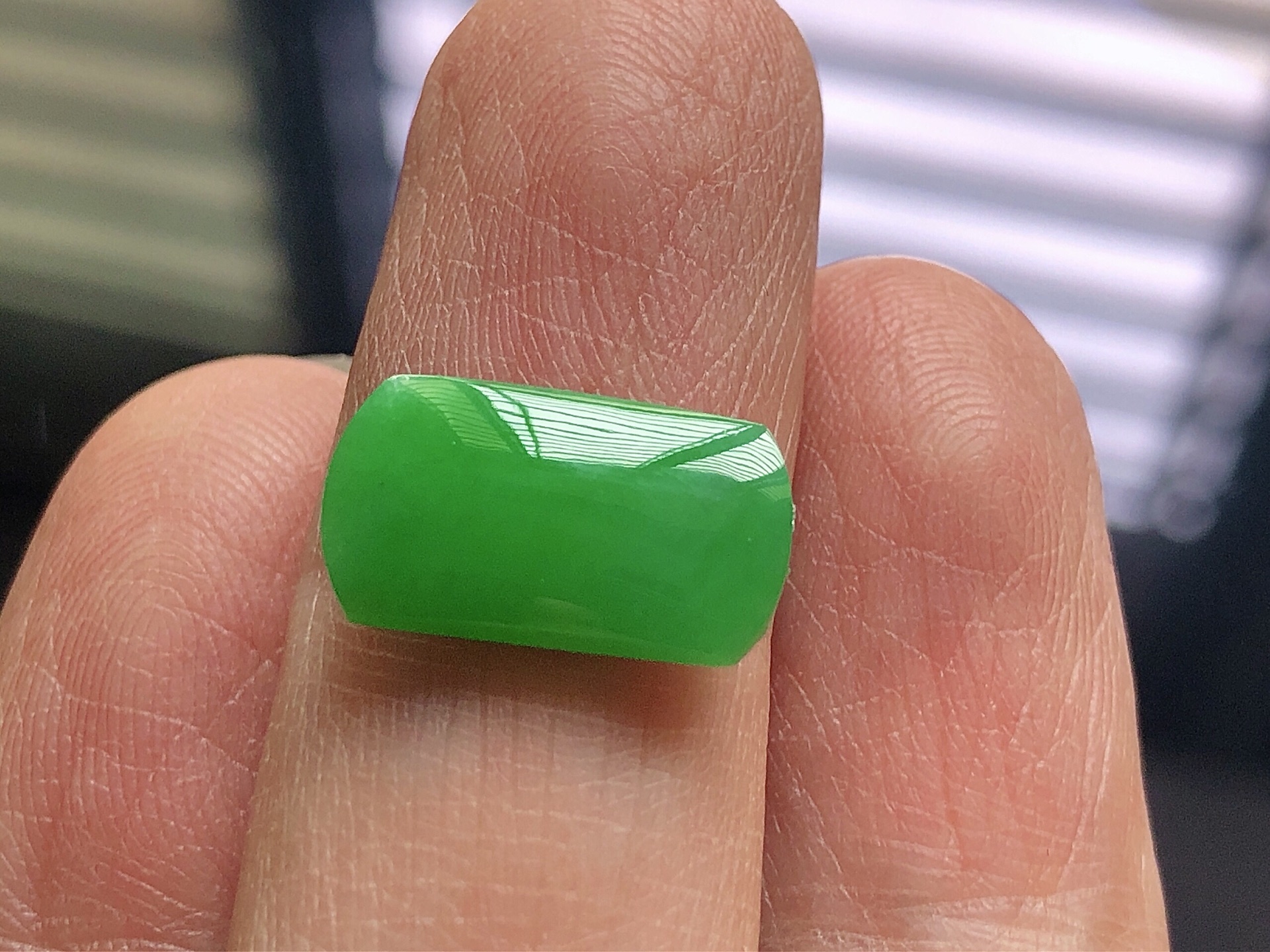 ️ 冰种阳绿马鞍， 色泽艳阳，通透水润，玉质细腻，夺目迷人，镶嵌效果，品相，无裂，尺寸14.8*8
