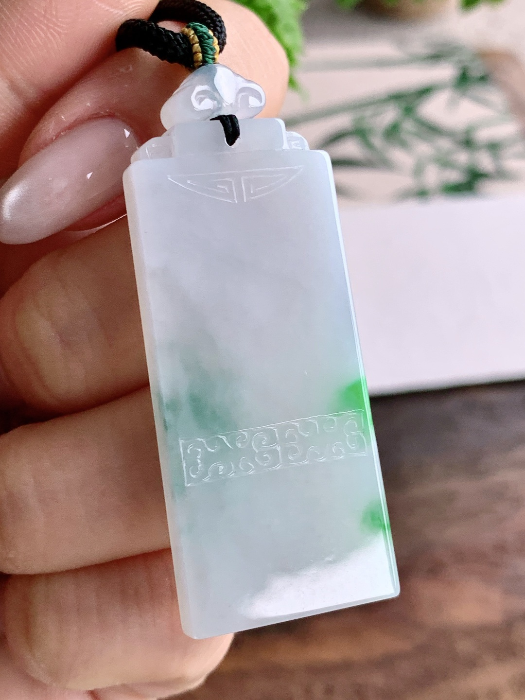 ️冰飘绿花仿古牌大无事牌吊坠 说明 性比高 冰飘花 尺寸 50.6-22.2-5 重量 21克 不议
