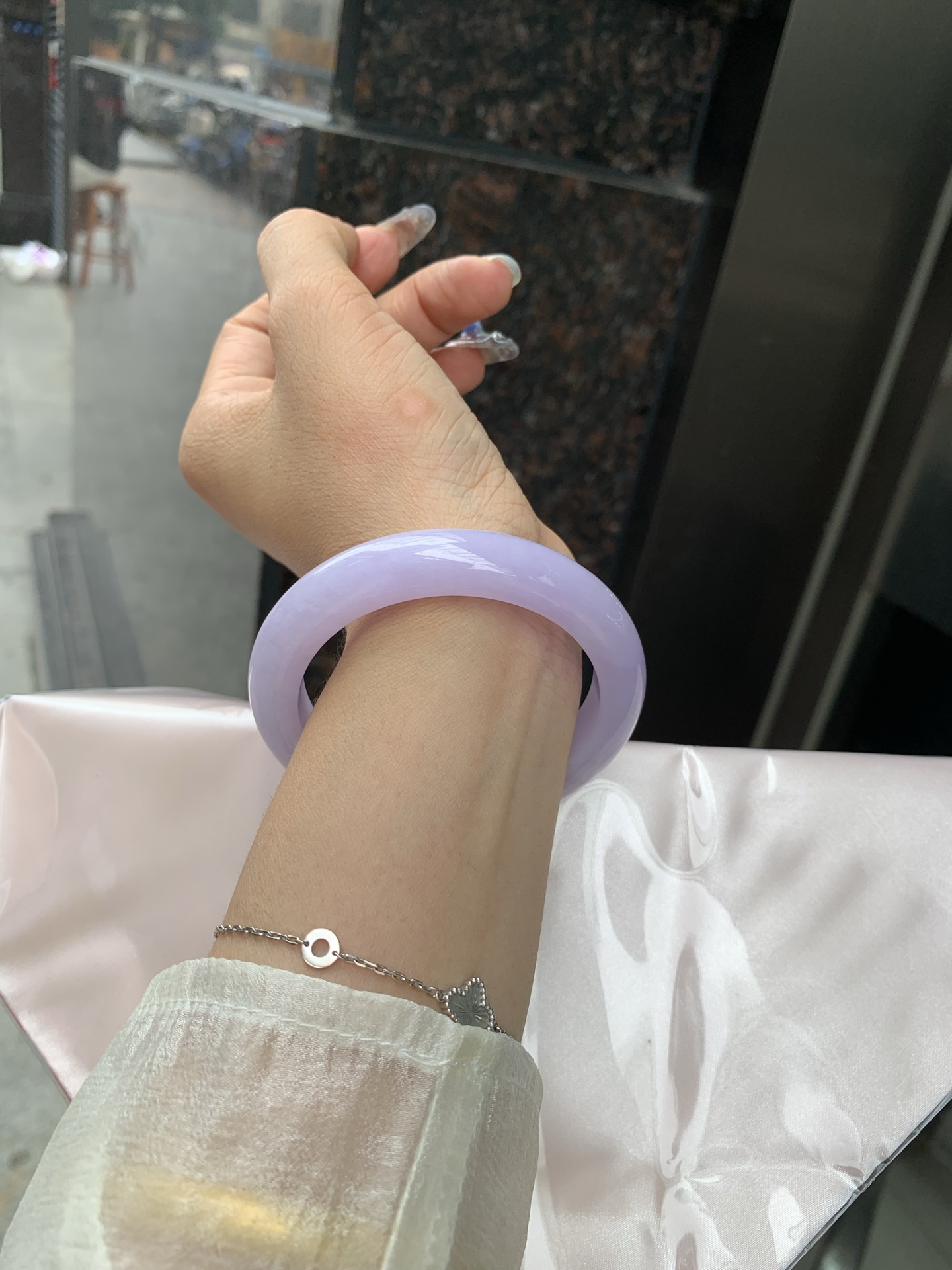 正圈 0509-N666 打灯细纹，底妆水润，满圈吸睛抢眼，浪漫迷人，仙气飘飘，优雅高贵显气质，感满满，满满底色均匀不失色，不同光线不一样视觉感受