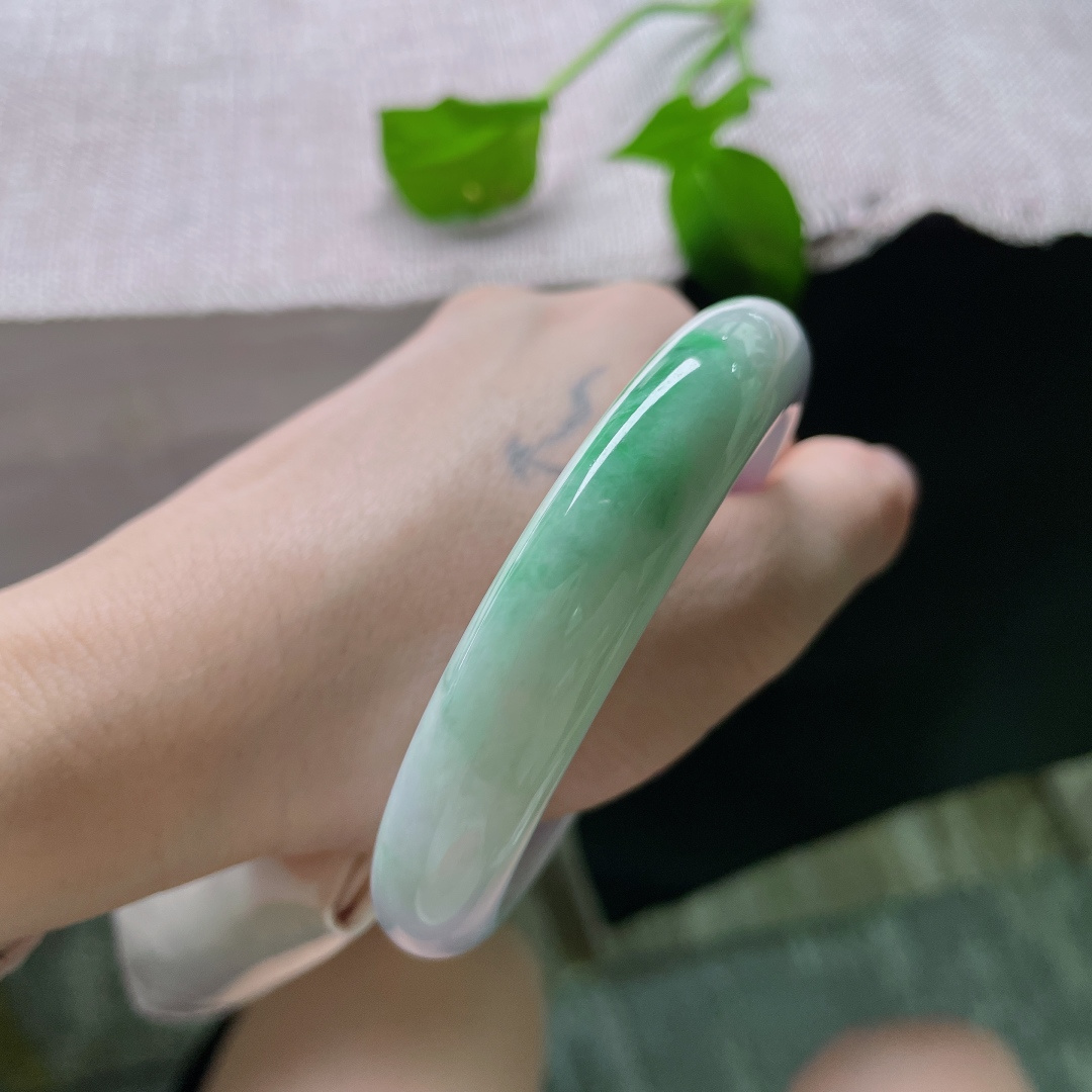 59.6/12.5/8.7春彩正圈，水润，青翠欲滴，一抹翠色入梦来，半抹温润醉春风，无裂，ss51090a