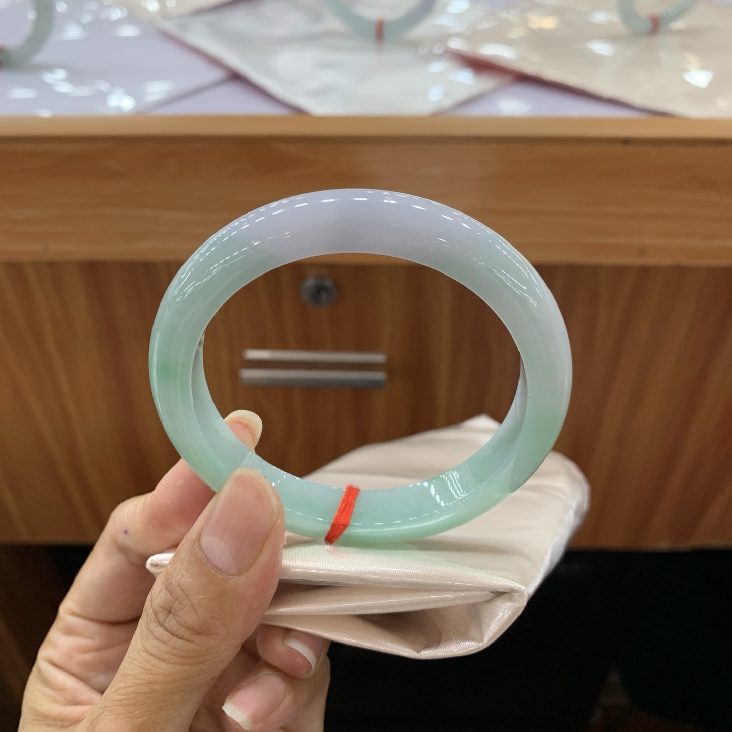 051007XY 湖水绿半山水正圈翡翠手镯 57.5-10.4-8.2