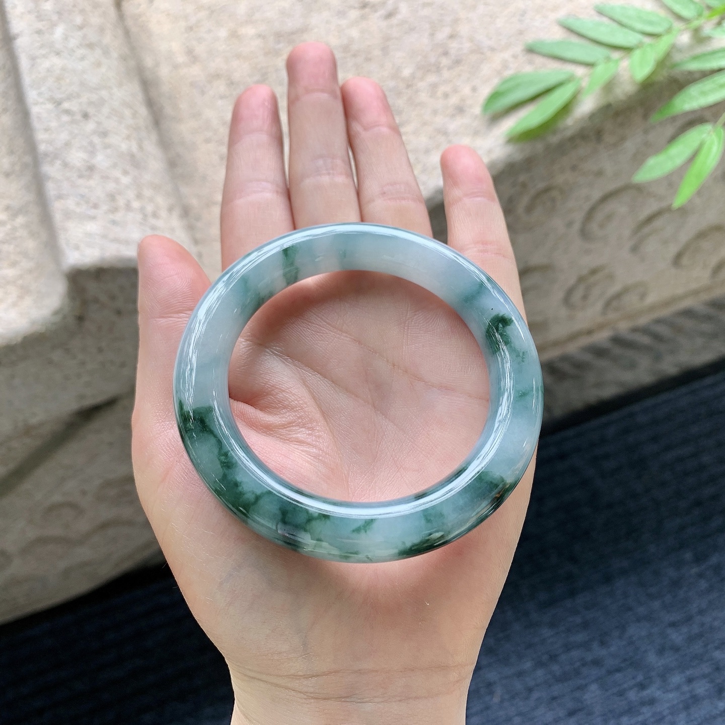圆条53 54 圈口54.3/10.6/10.8 编码A1051019 细糯飘花，水润，种老，细腻，