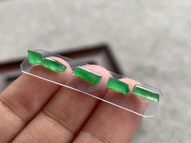 ️ 绿马鞍一手 尺寸7.7×2.9×2.5