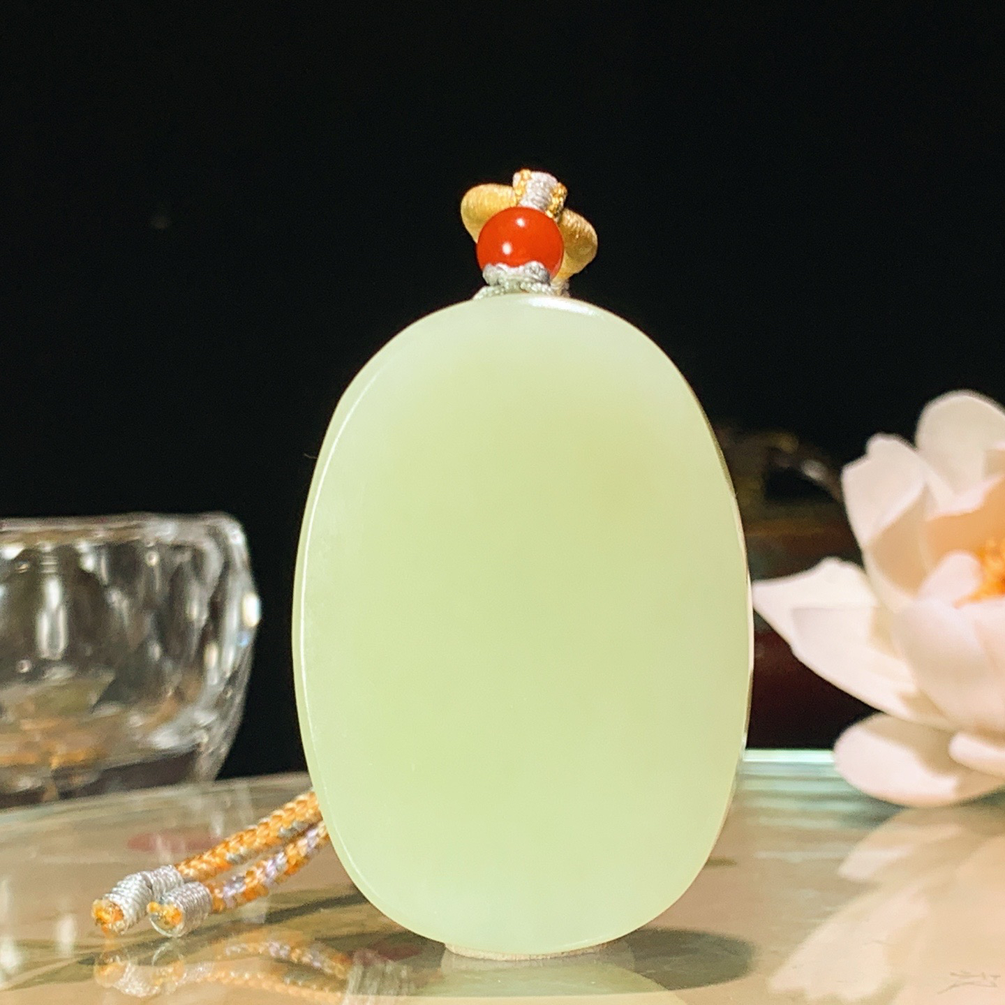 新疆和田玉若羌黄口料文殊菩萨挂件！尺寸50/34/11重42.5克 玉质细腻油润。手推出油。佩戴高端典雅。lt260509