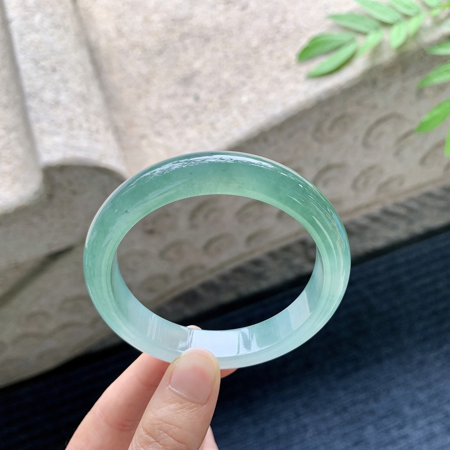 正圈55 56 圈口56.6/12/8 编码GL051029 冰糯油绿，水润，种老，细腻，无裂