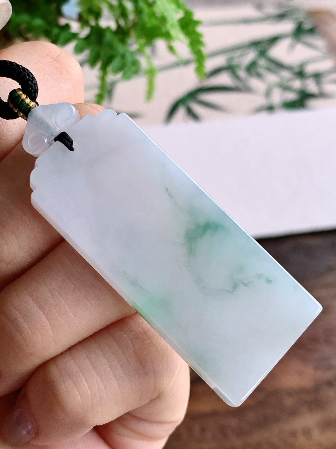️冰飘绿花仿古牌大无事牌吊坠 说明 性比高 冰飘花 尺寸 50.6-22.2-5 重量 21克 不议