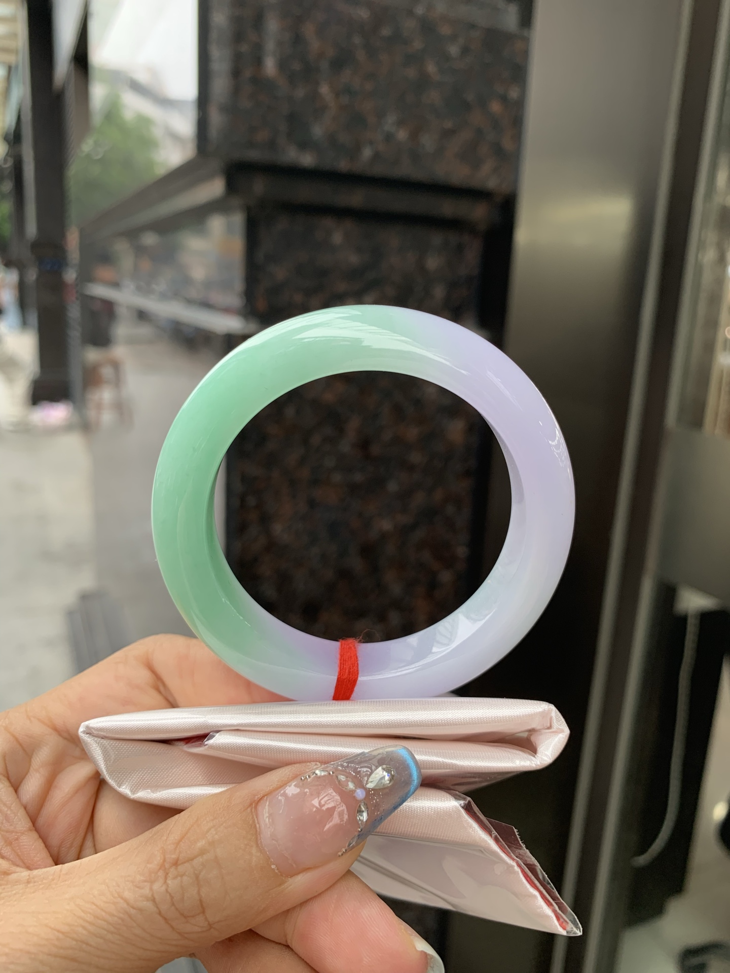 春彩半山水正圈 53.5-9.3-12.5 0509-N674 打灯有纹，底妆细腻，半山半水果绿与紫