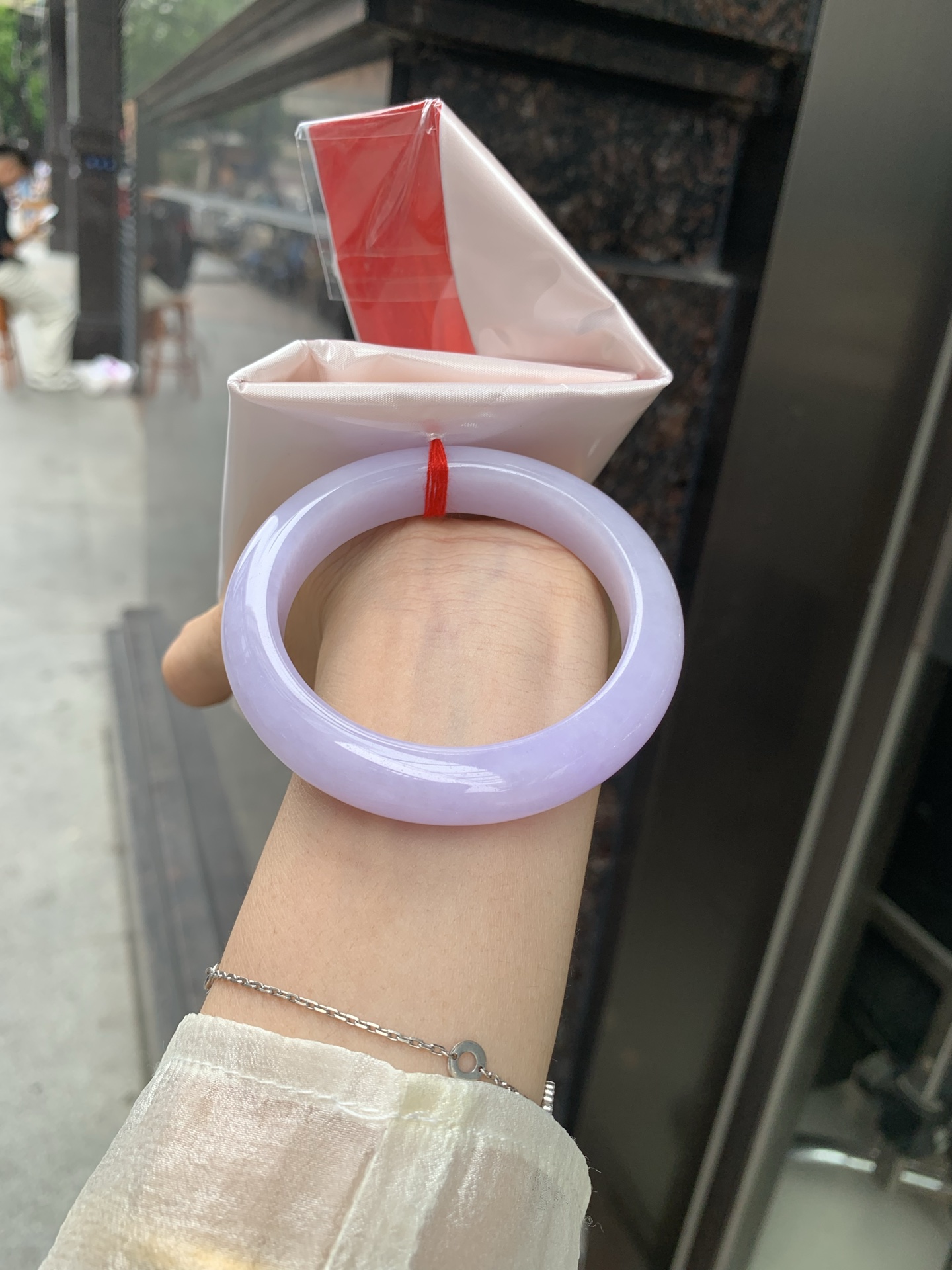 正圈 0509-N666 打灯细纹，底妆水润，满圈吸睛抢眼，浪漫迷人，仙气飘飘，优雅高贵显气质，感满满，满满底色均匀不失色，不同光线不一样视觉感受