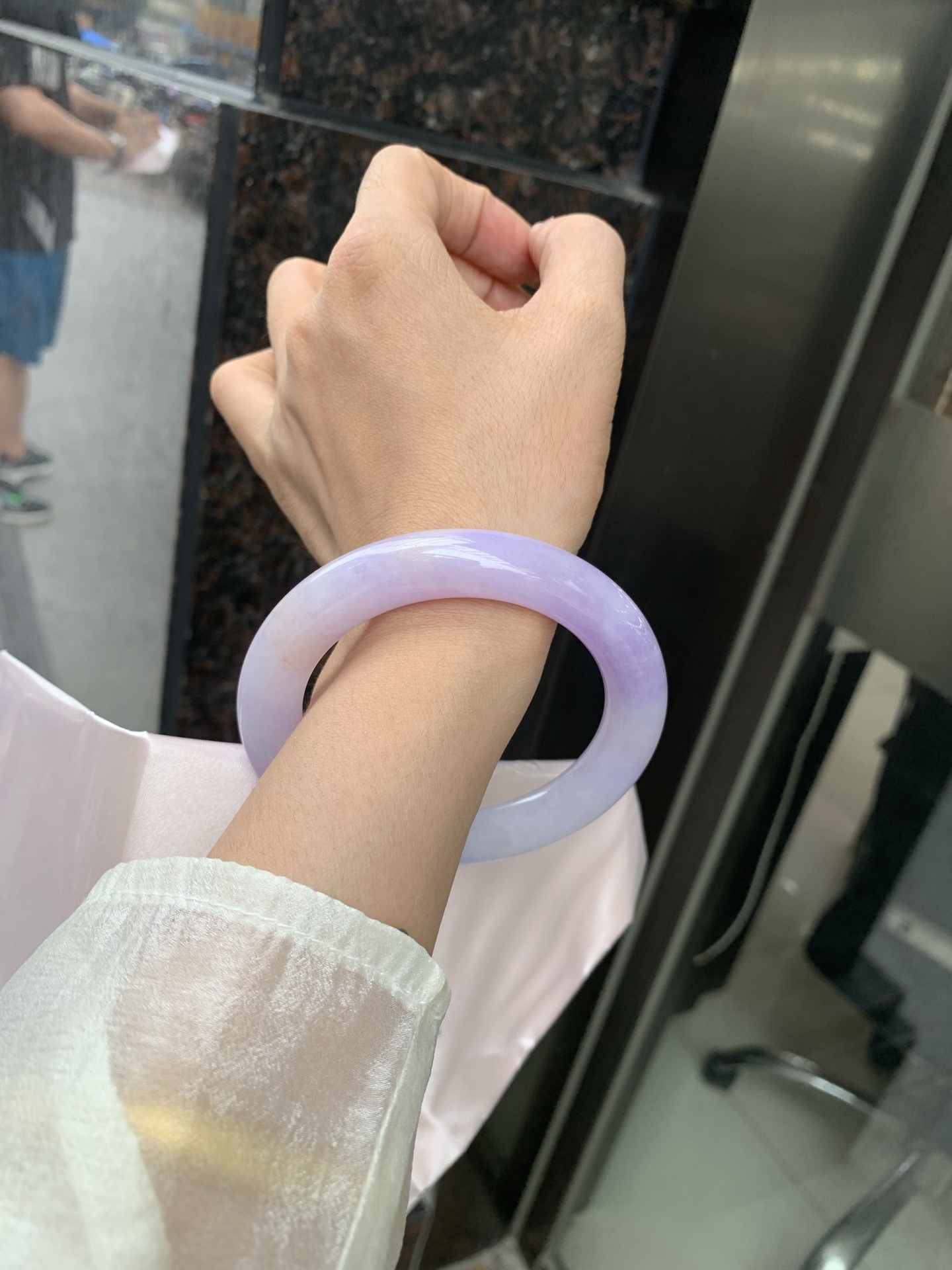圆条 60.8-12-11.6 0509-N668 打灯细纹，底妆水润，一节圈吸睛抢眼，浪漫迷人，仙气飘飘，优雅高贵显气质，感满满，满满底色均匀不失色，不同光线不一样视觉感受