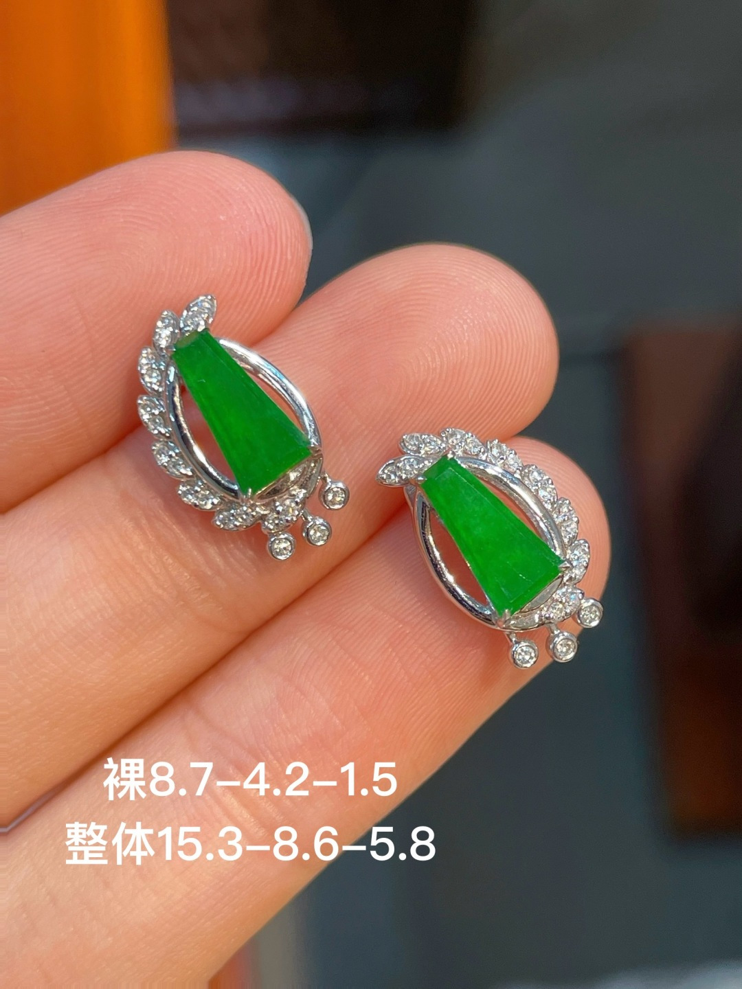 阳绿耳钉 无裂 18k金镶嵌 强烈推荐，15.3-8.6-5.8