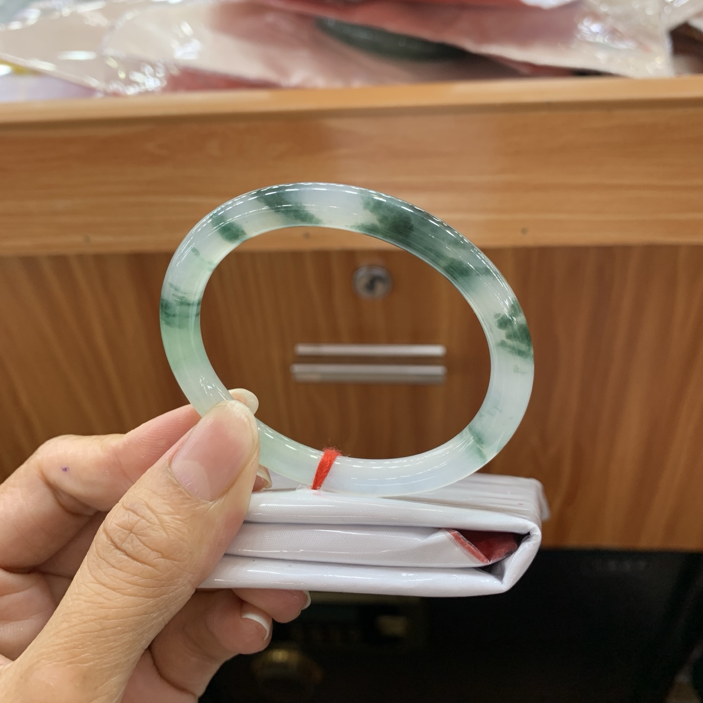 冰飘花小圆条贵妃翡翠手镯 54-46.6-6.9-7