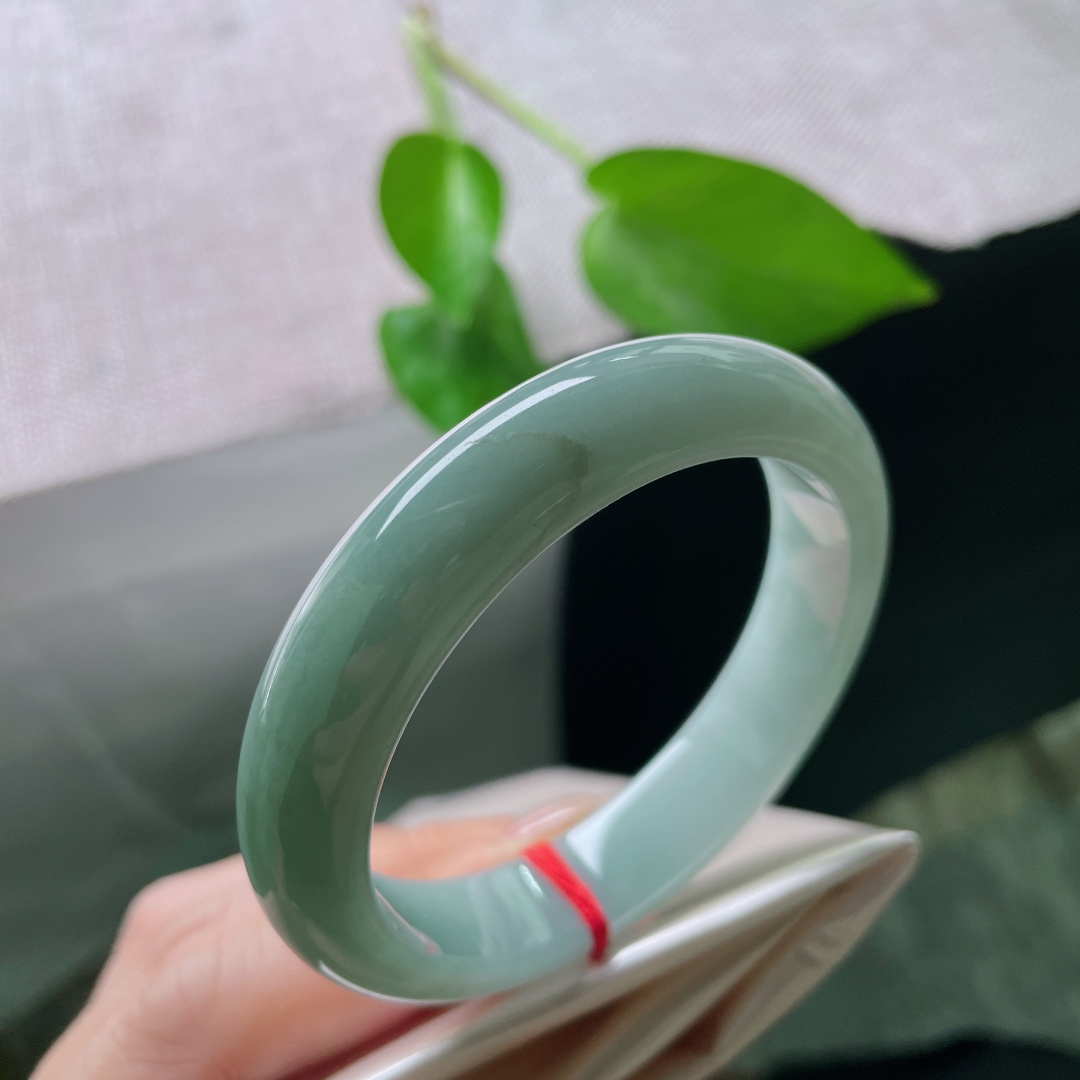 浅油绿正圈，油润细腻，水头好，佩戴沉稳有内涵，有纹，ss52133a