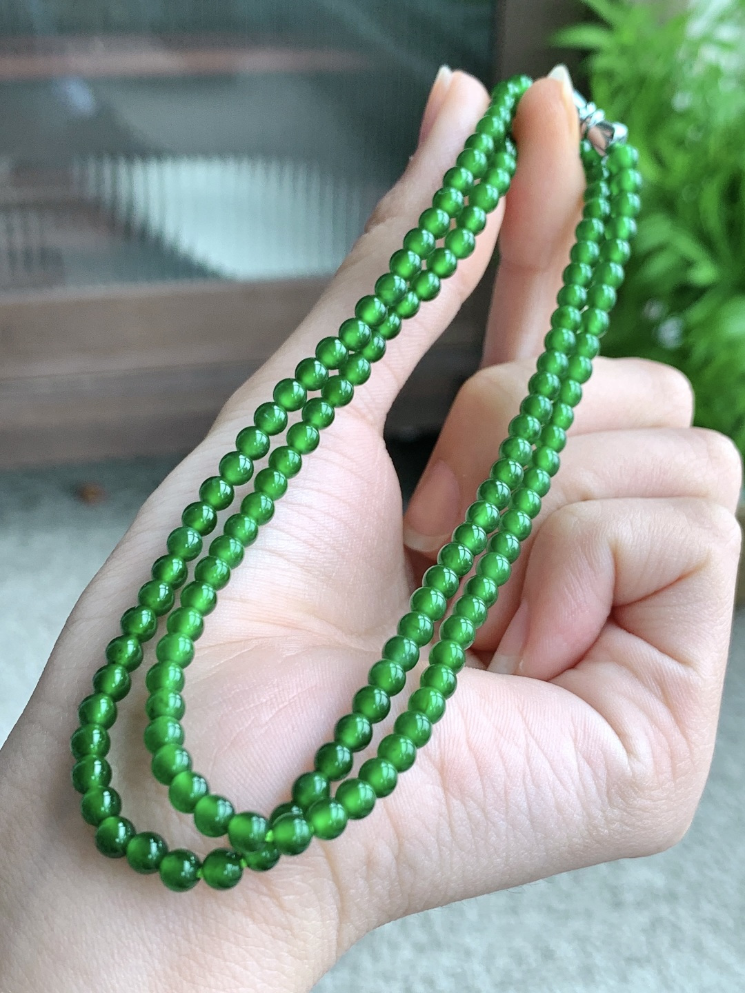 冰辣绿珠链圆珠子珠链 说明  性比高 尺寸 3.9mm，25cm 重量 18.7克 不议