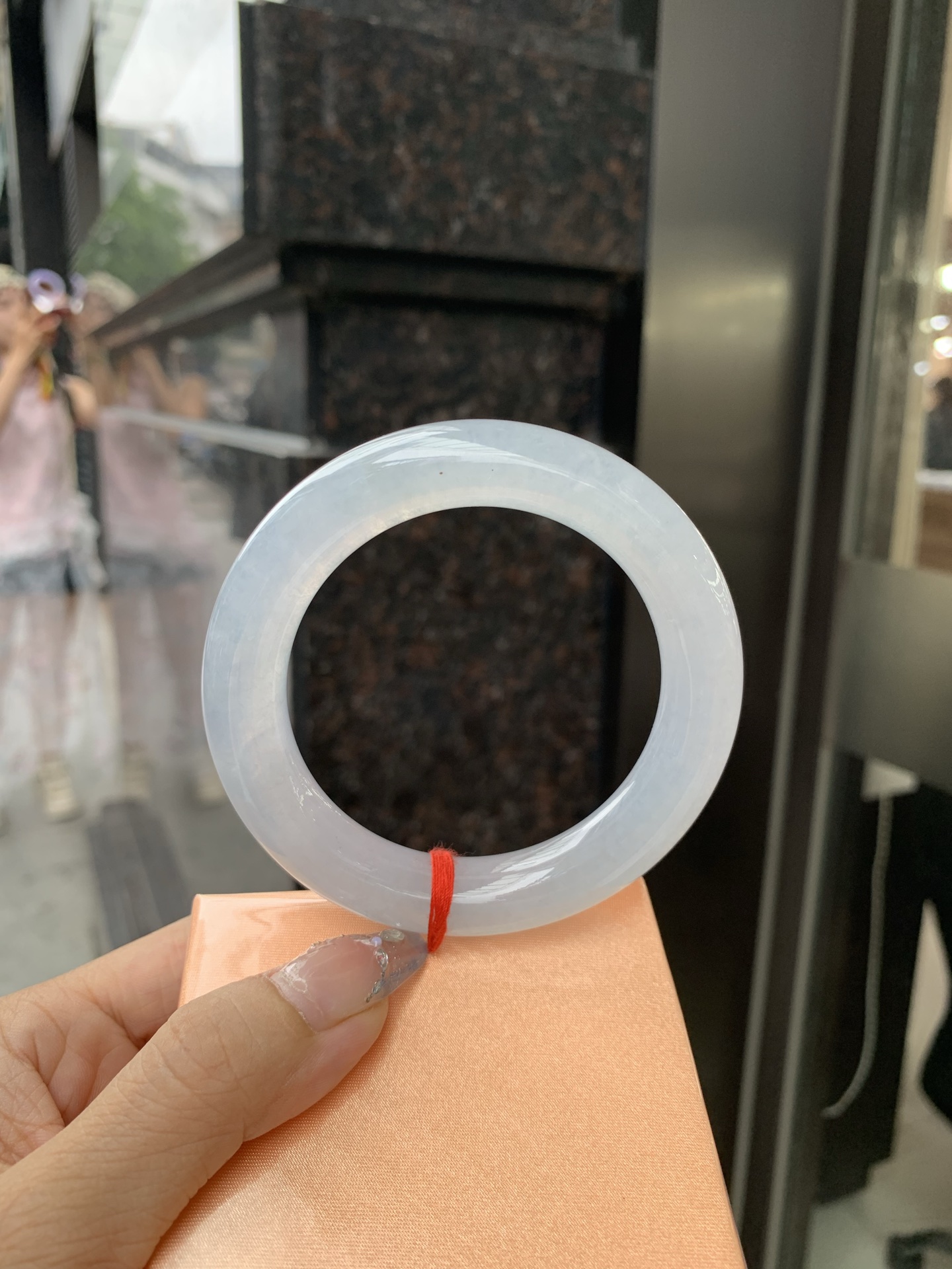 白冰圆条 57.7-11.9-12.2 0509-N470-1 无裂，底妆冰润，一腕清透，不挑肤色年龄，时尚简约，无色亦动人