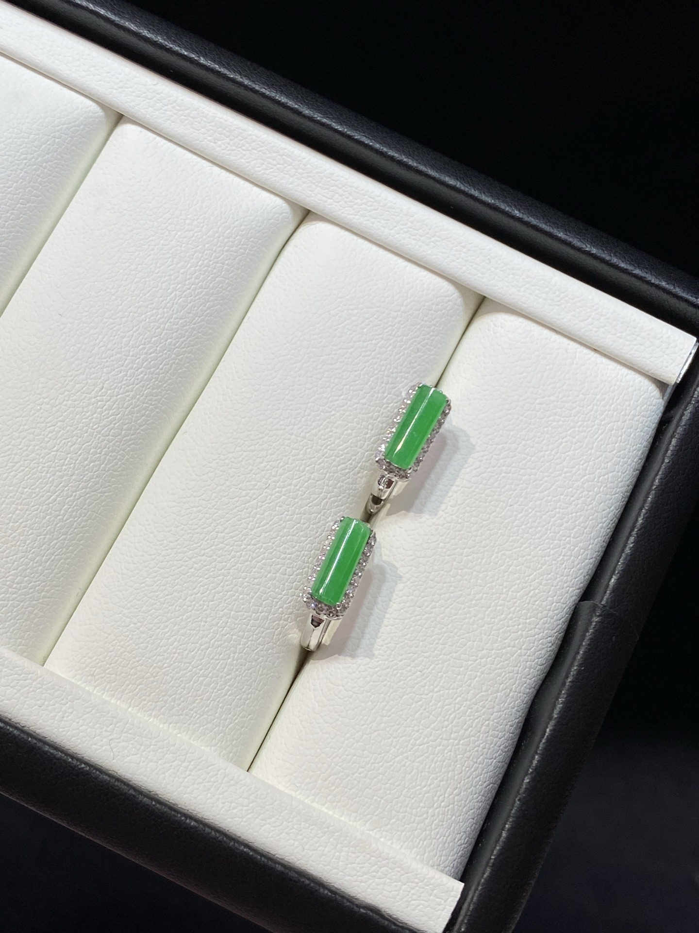甜绿 满色 灯管 耳包 18k 整体尺寸10.4-4.8-4