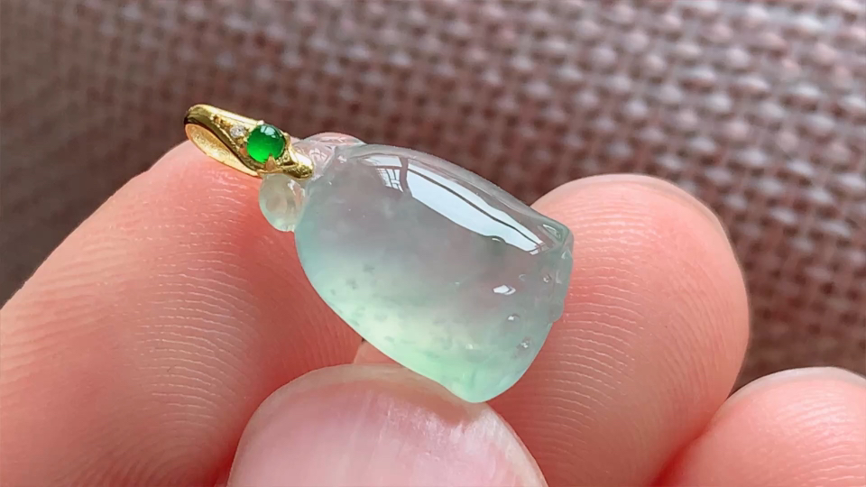 ️天然翡翠，莲蓬，冰种无裂，飘花18k金尺寸13.4-8.6-5.6 aa509