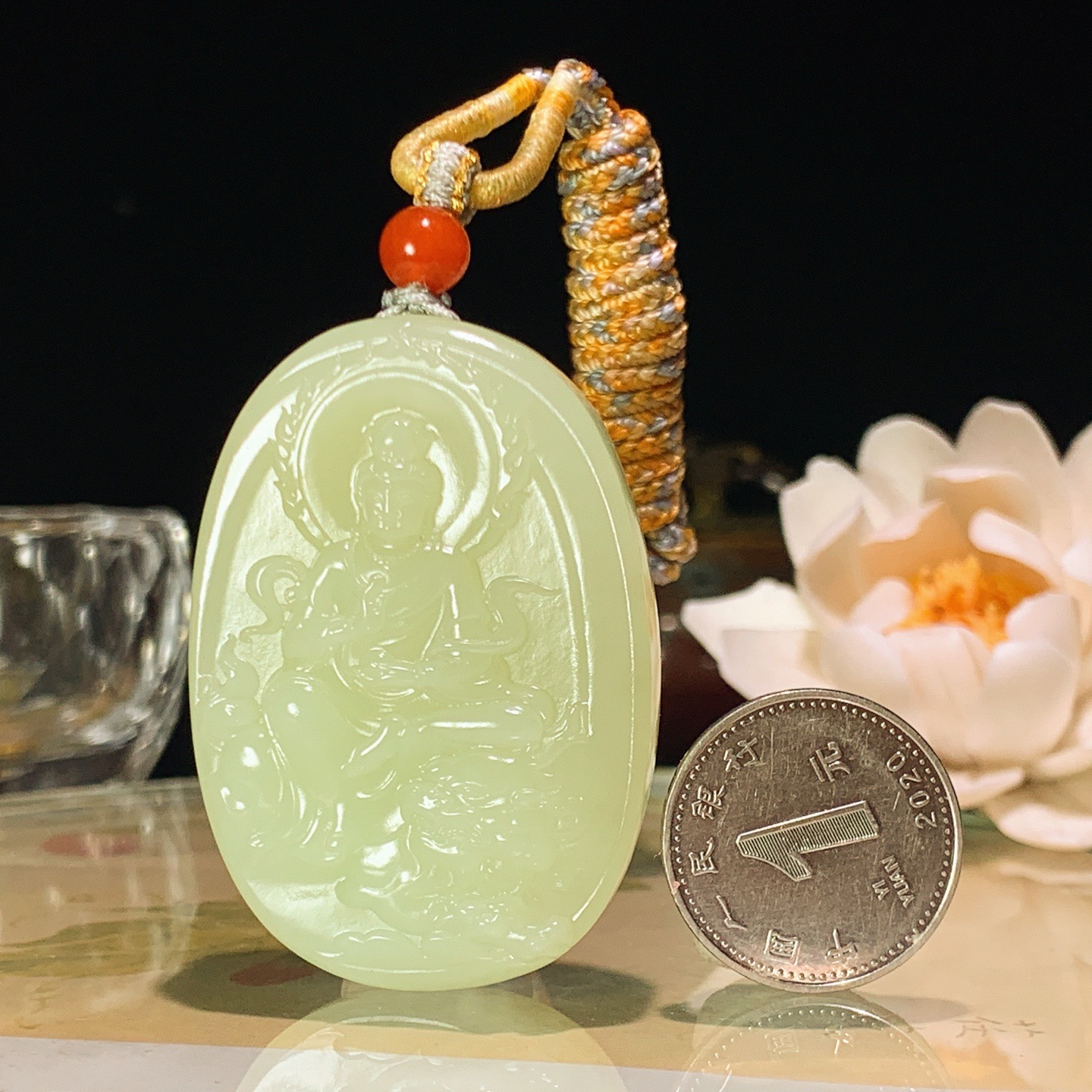 新疆和田玉若羌黄口料文殊菩萨挂件！尺寸50/34/11重42.5克 玉质细腻油润。手推出油。佩戴高端典雅。lt260509