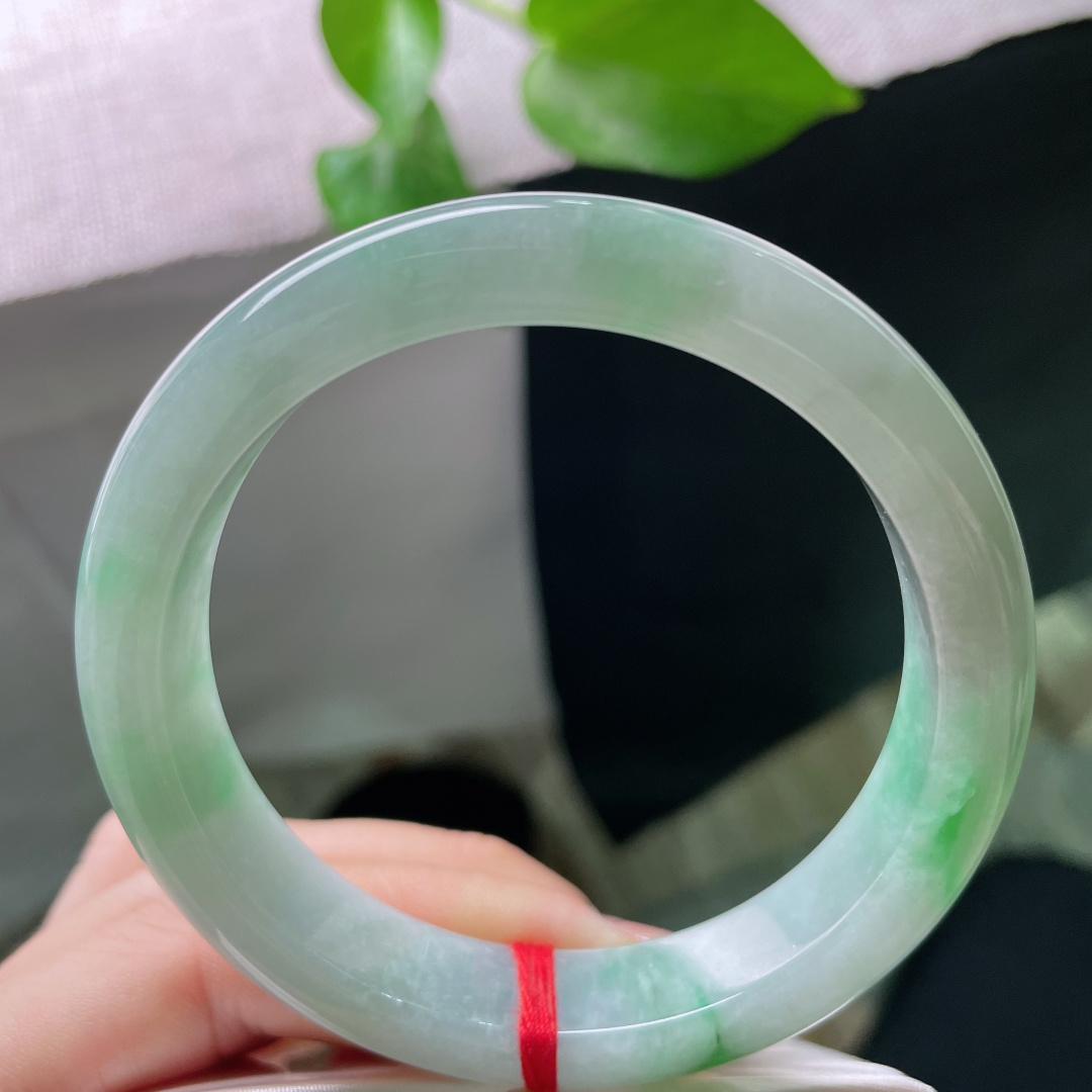 飘绿正圈，水润，细腻，是玉的呼吸，也是岁月的诗，有纹，ss52549a