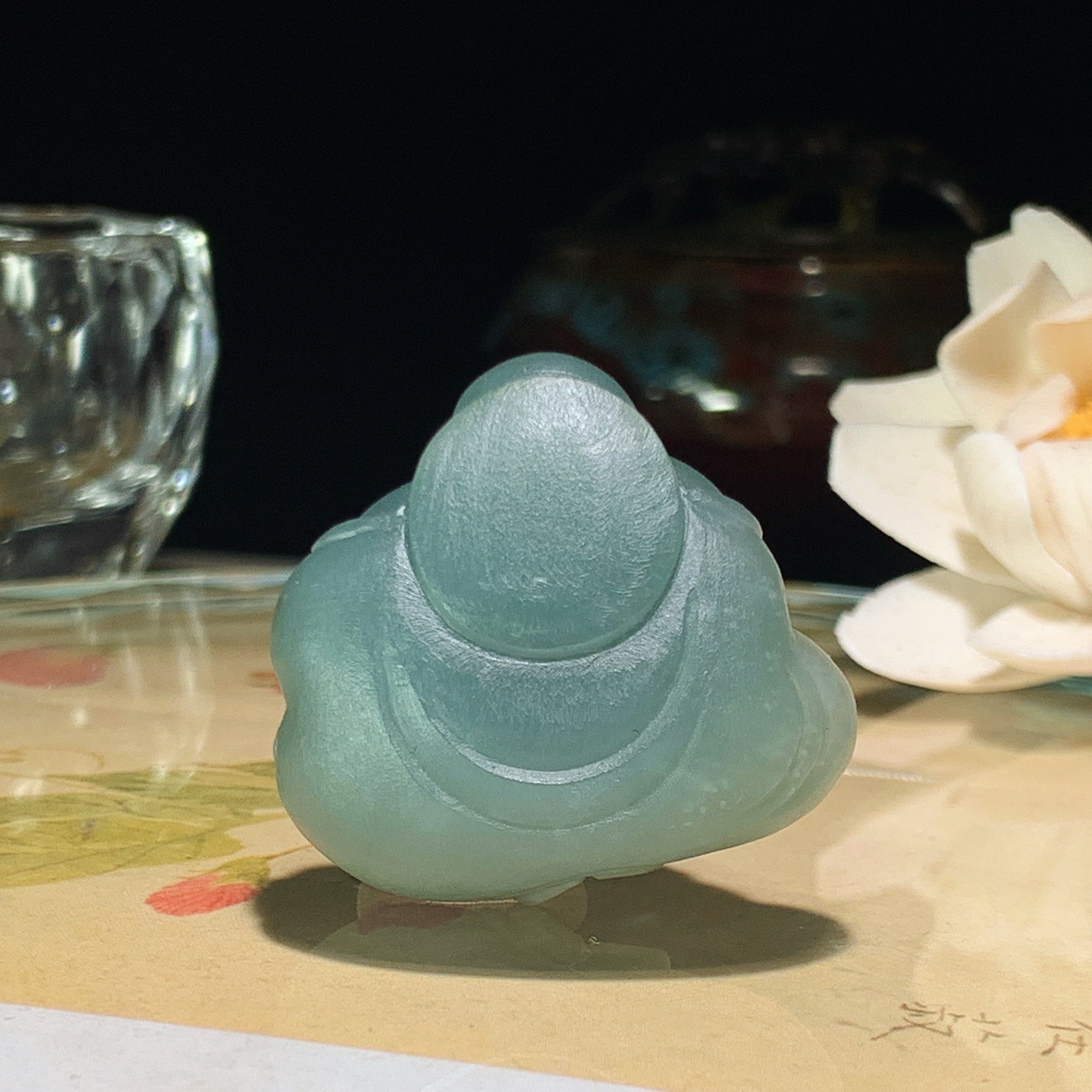 新疆和田玉白加蓝翠佛引福来挂件。尺寸32/35/21重30.5克。玉质细腻油润。手推出油。佩戴高端典雅。lt260509