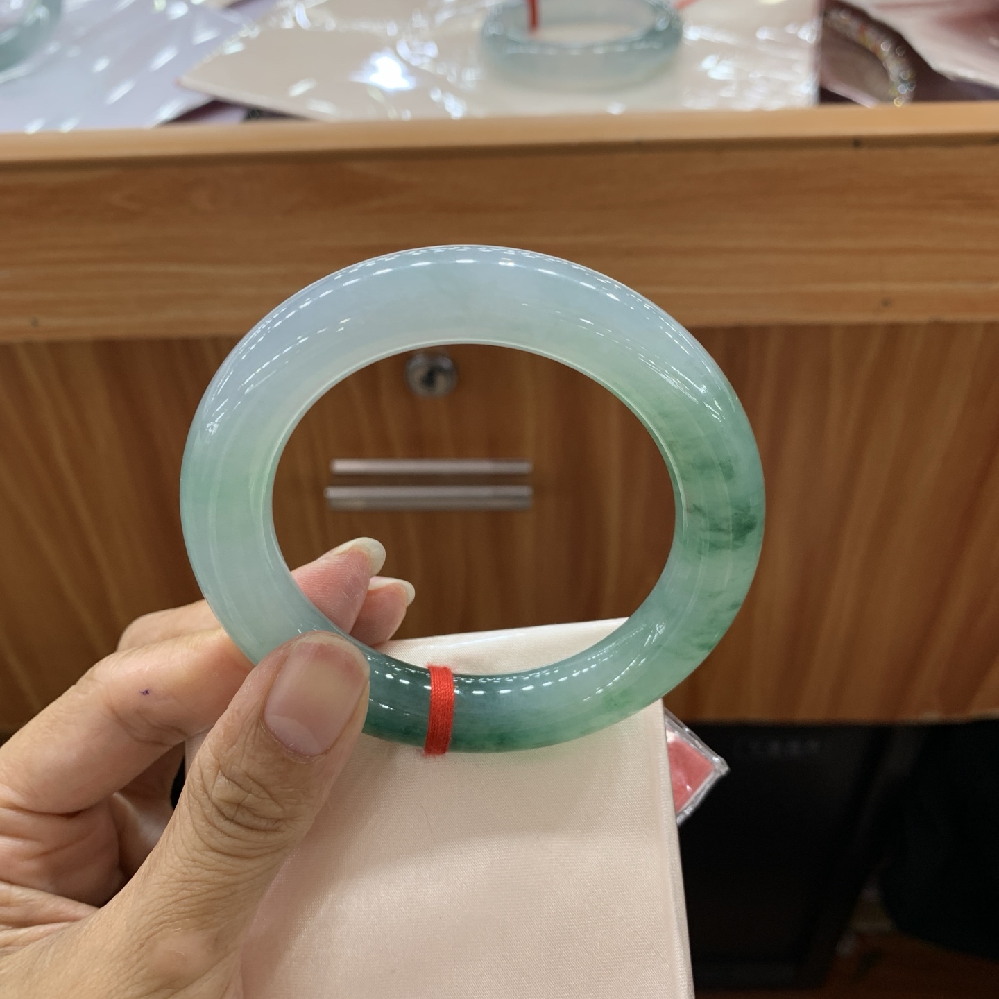 050823CK 冰飘花圆匀翡翠手镯 56-12-11.6