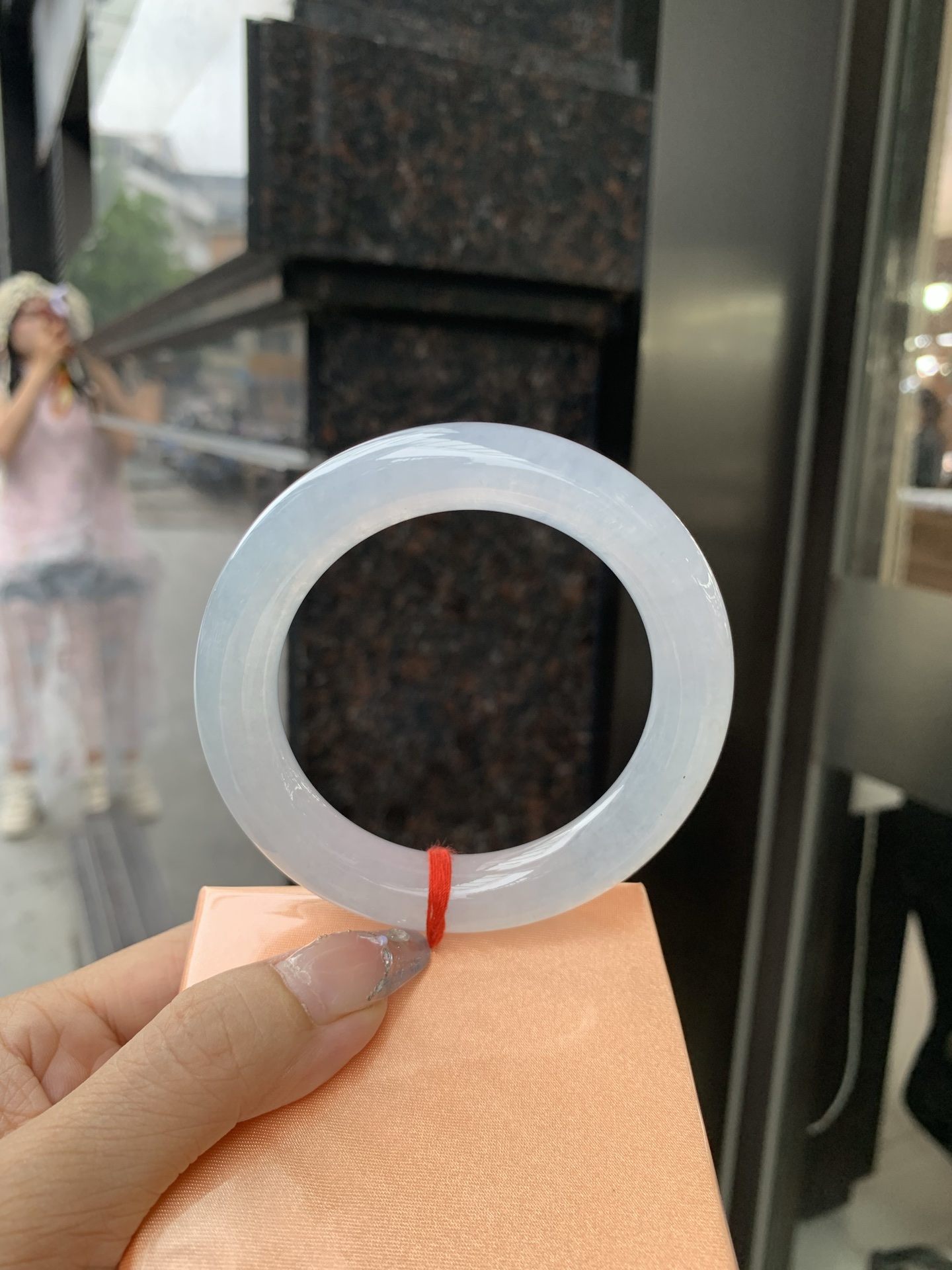 白冰圆条 57.7-11.9-12.2 0509-N470-1 无裂，底妆冰润，一腕清透，不挑肤色年龄，时尚简约，无色亦动人