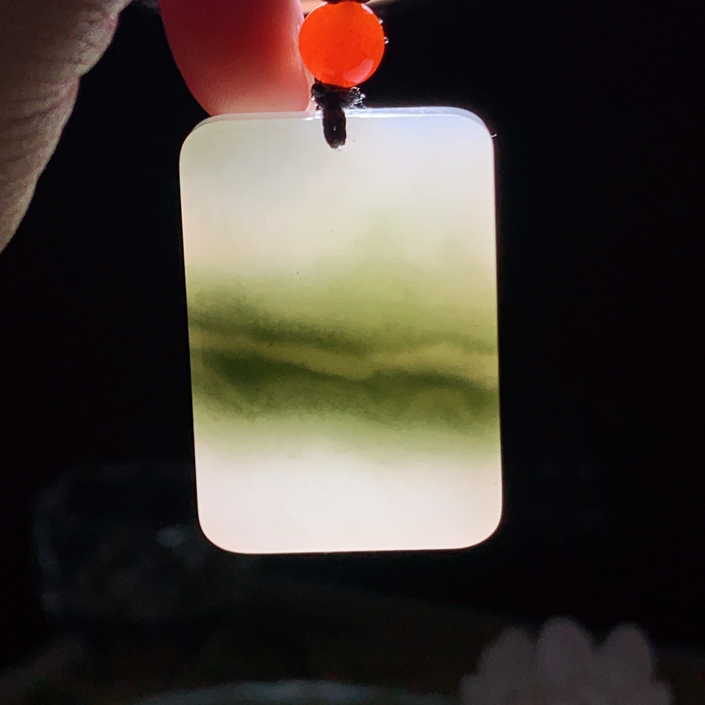 新疆和田玉蓝翠旭日东升挂件。尺寸38/26/8！玉质细腻油润。手推出油。佩戴高端典雅。lt260509