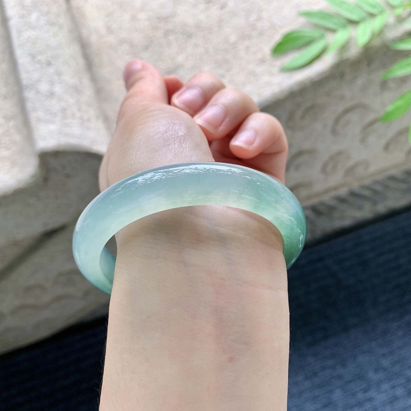 正圈55 56 圈口56.6/12/8 编码GL051029 冰糯油绿，水润，种老，细腻，无裂