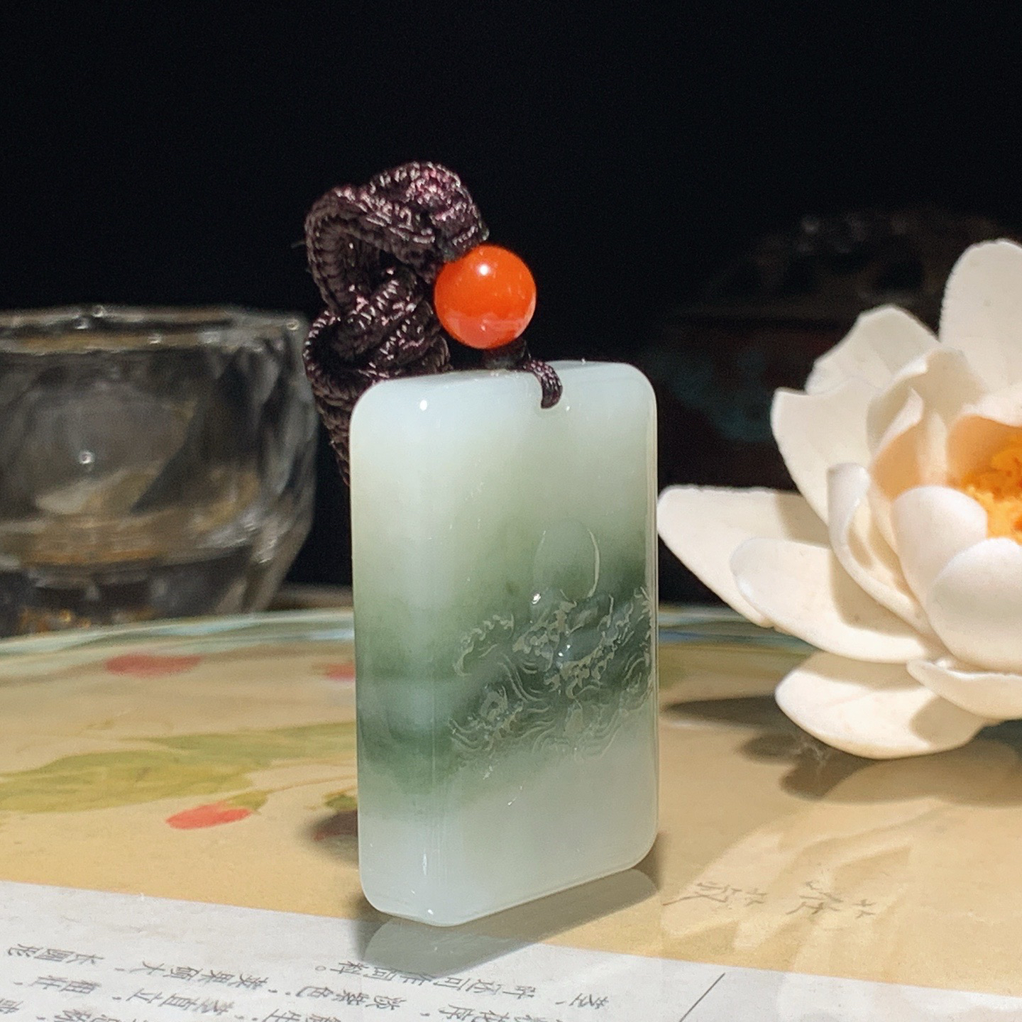 新疆和田玉蓝翠旭日东升挂件。尺寸38/26/8！玉质细腻油润。手推出油。佩戴高端典雅。lt260509