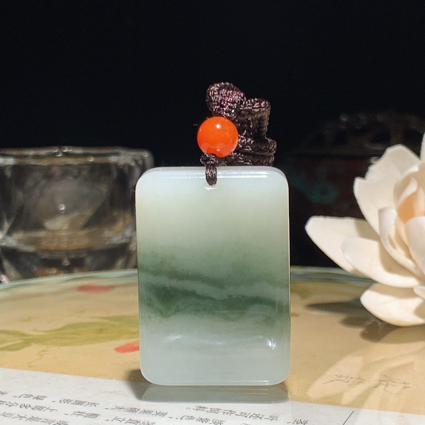新疆和田玉蓝翠旭日东升挂件。尺寸38/26/8！玉质细腻油润。手推出油。佩戴高端典雅。lt260509